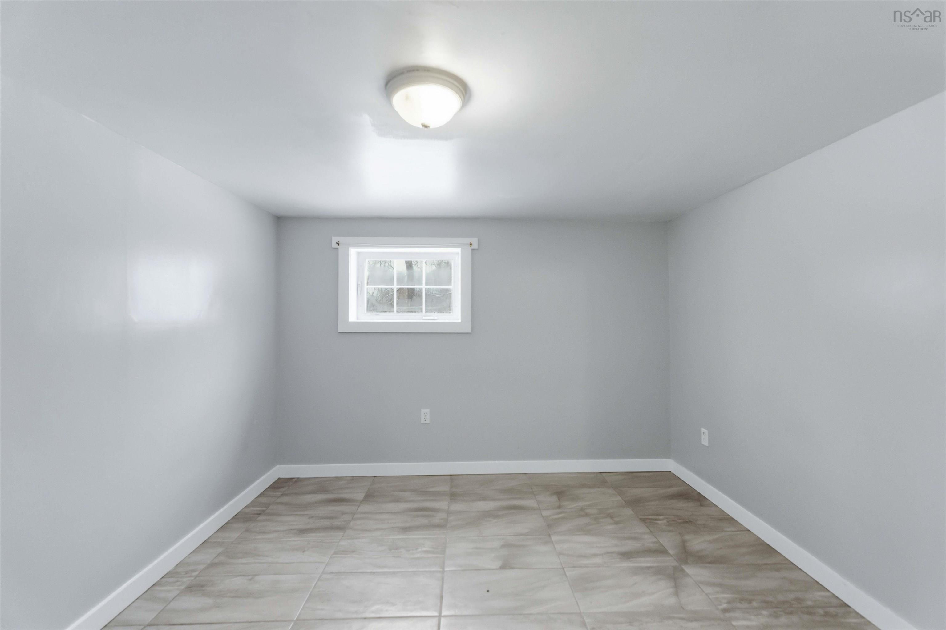 $399,900.00: 395 College Road, Windsor