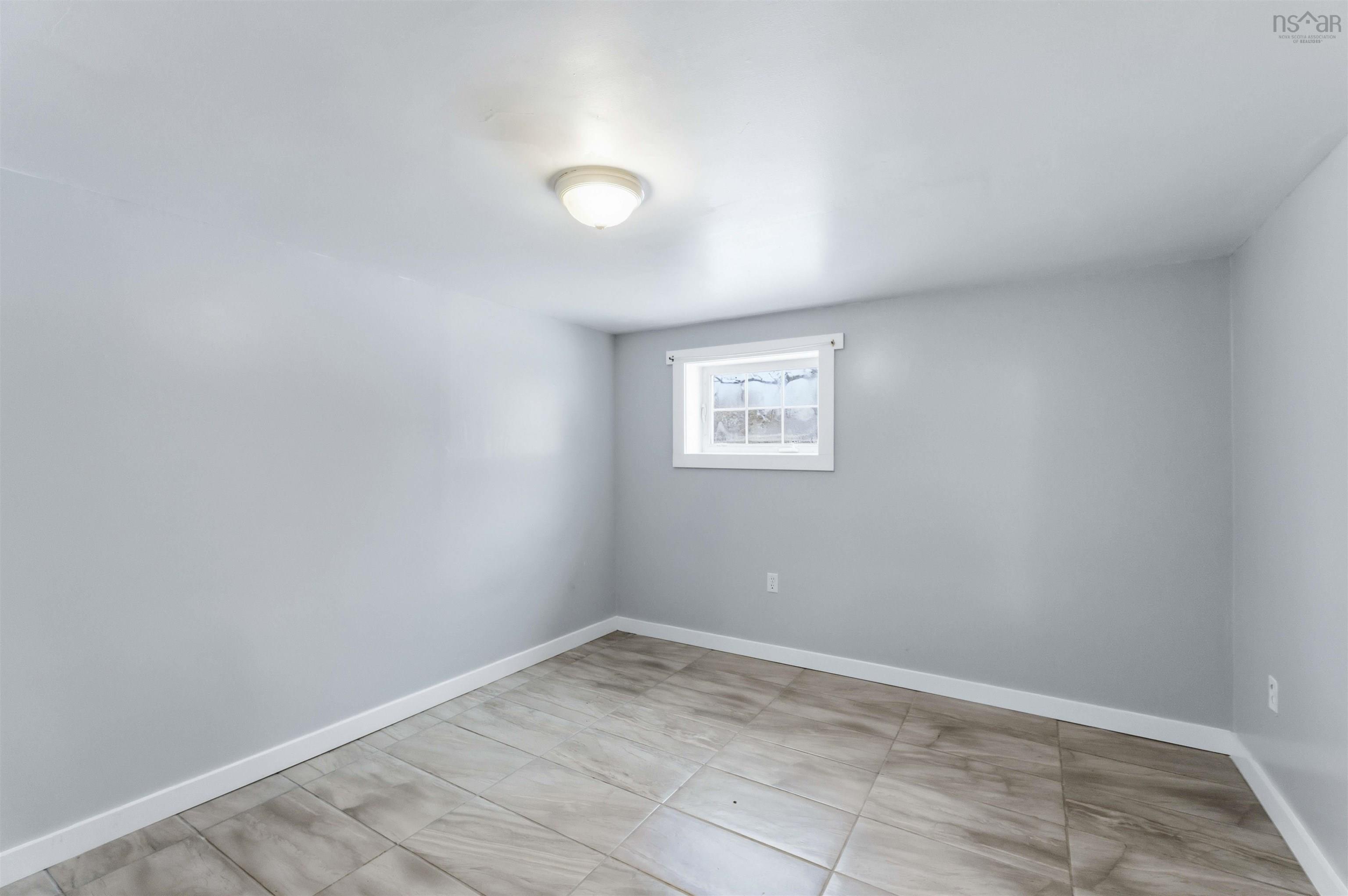 $399,900.00: 395 College Road, Windsor