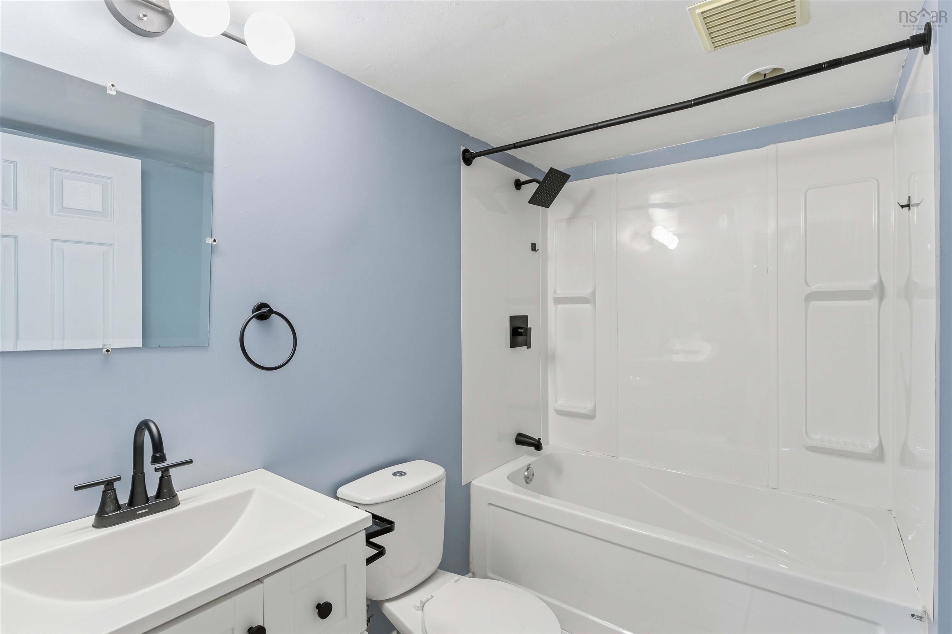 $399,900.00: 395 College Road, Windsor