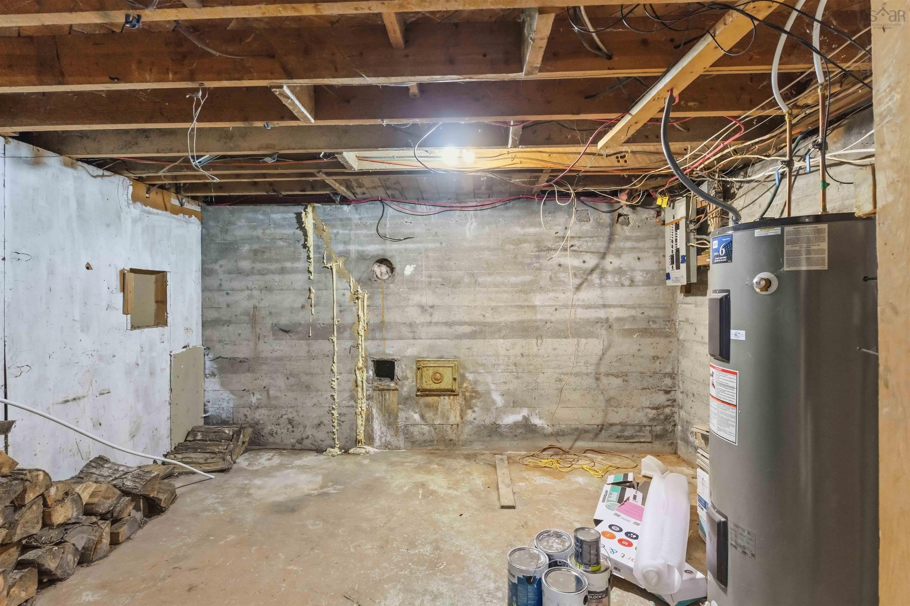 $399,900.00: 395 College Road, Windsor