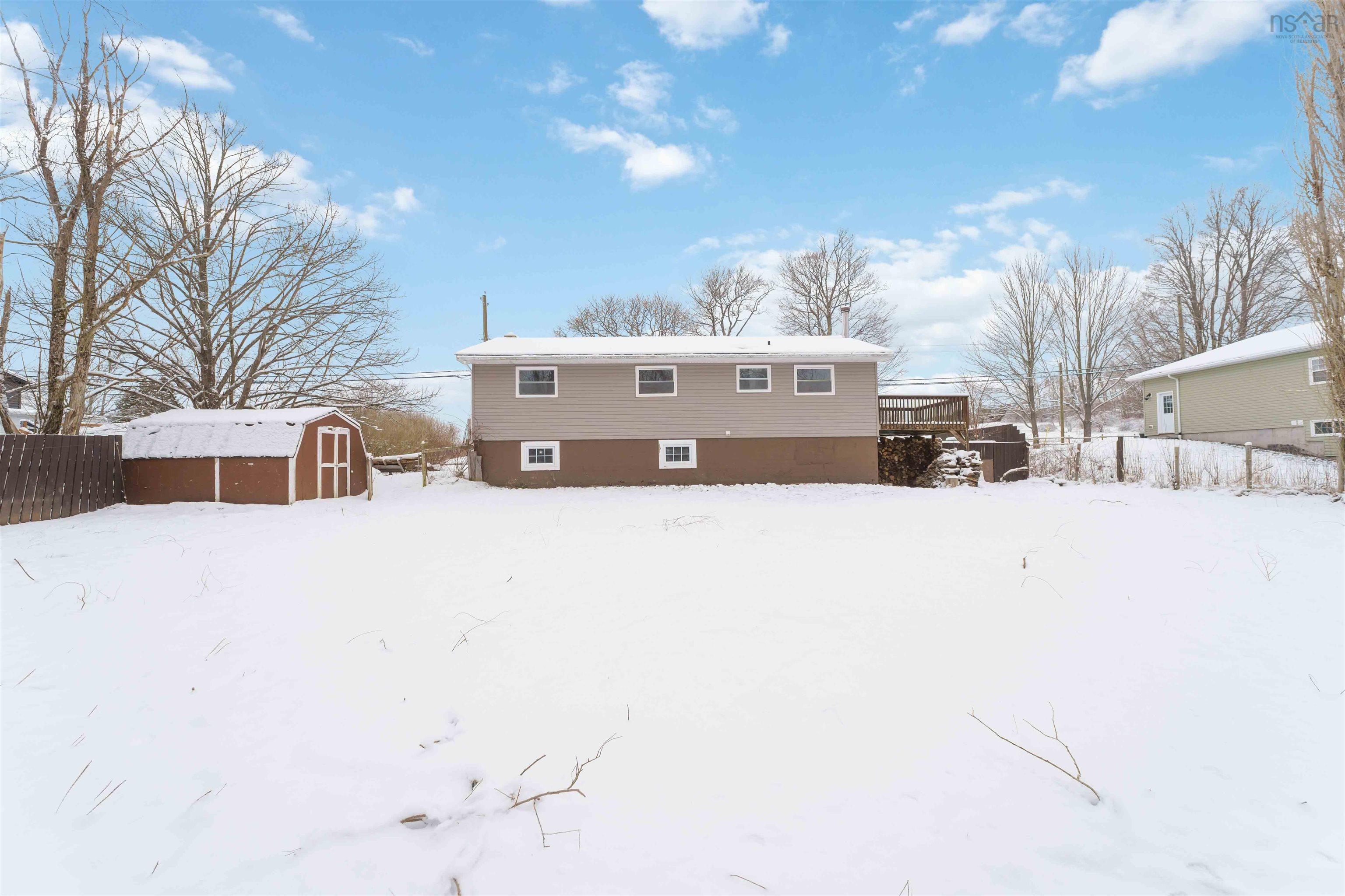 $399,900.00: 395 College Road, Windsor