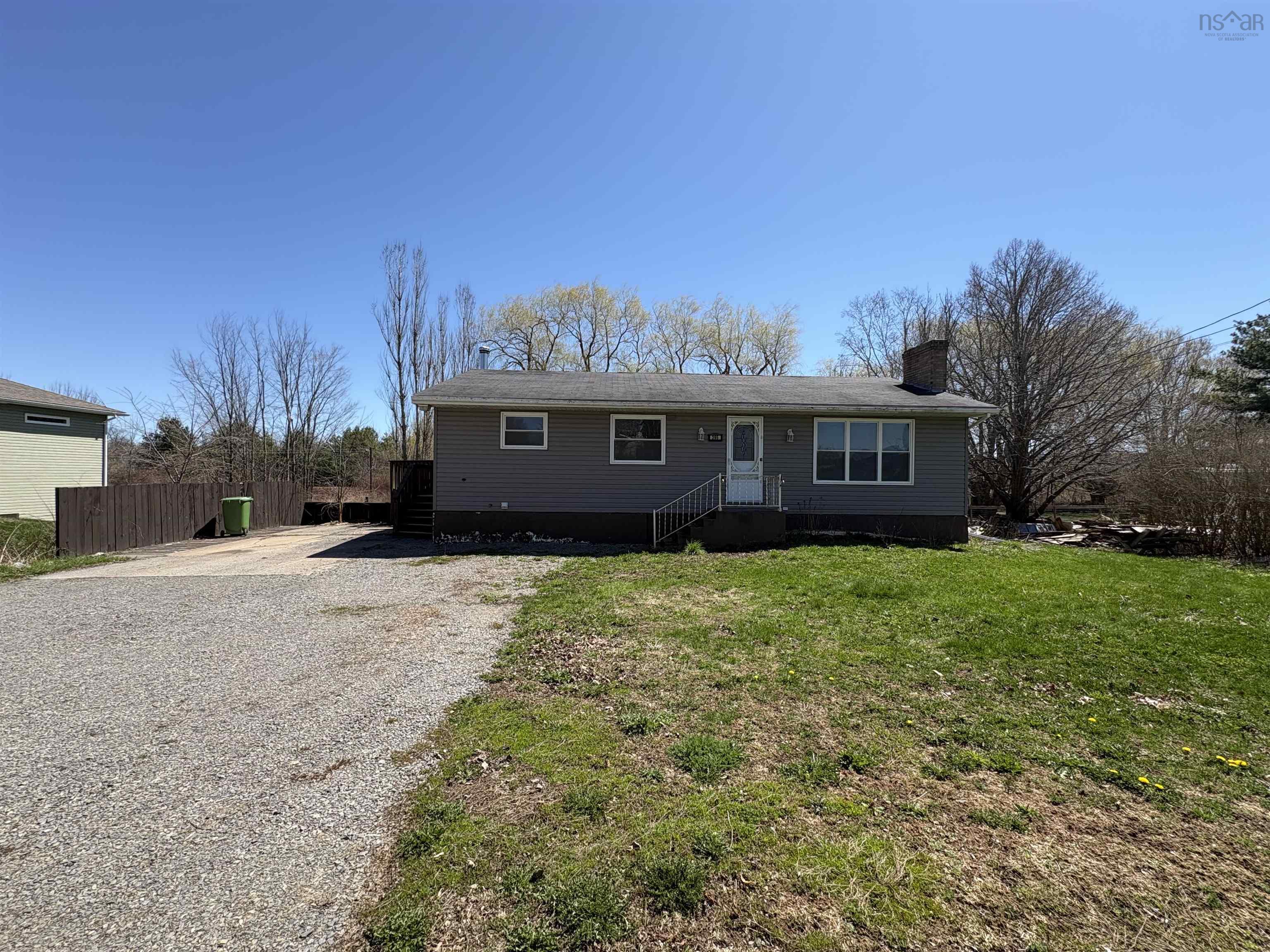 $399,900.00: 395 College Road, Windsor