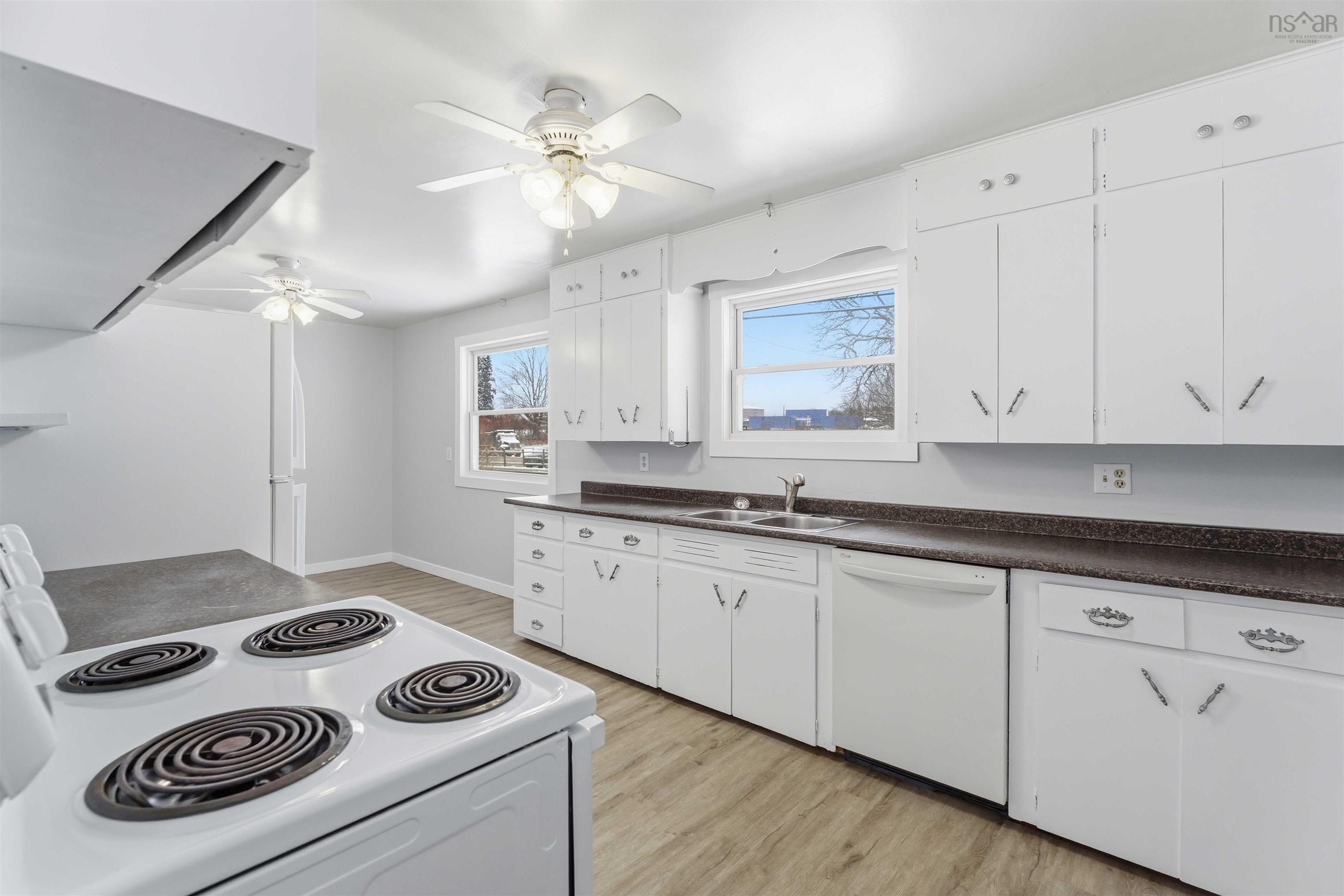 $399,900.00: 395 College Road, Windsor