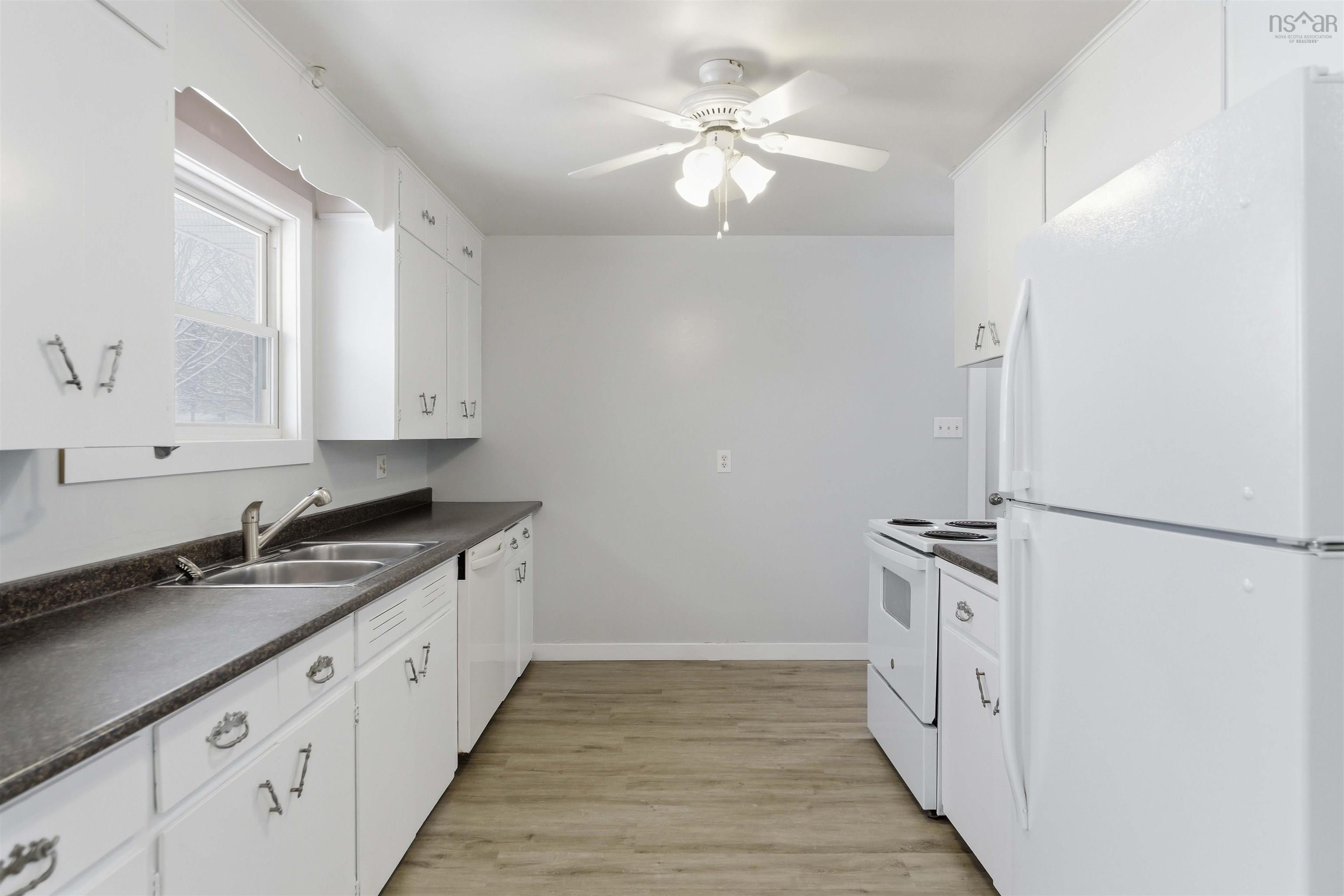 $399,900.00: 395 College Road, Windsor