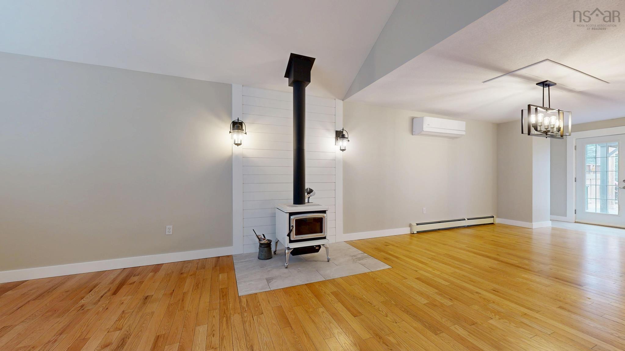 $529,900.00: 1809 Acadia Street, Kingston