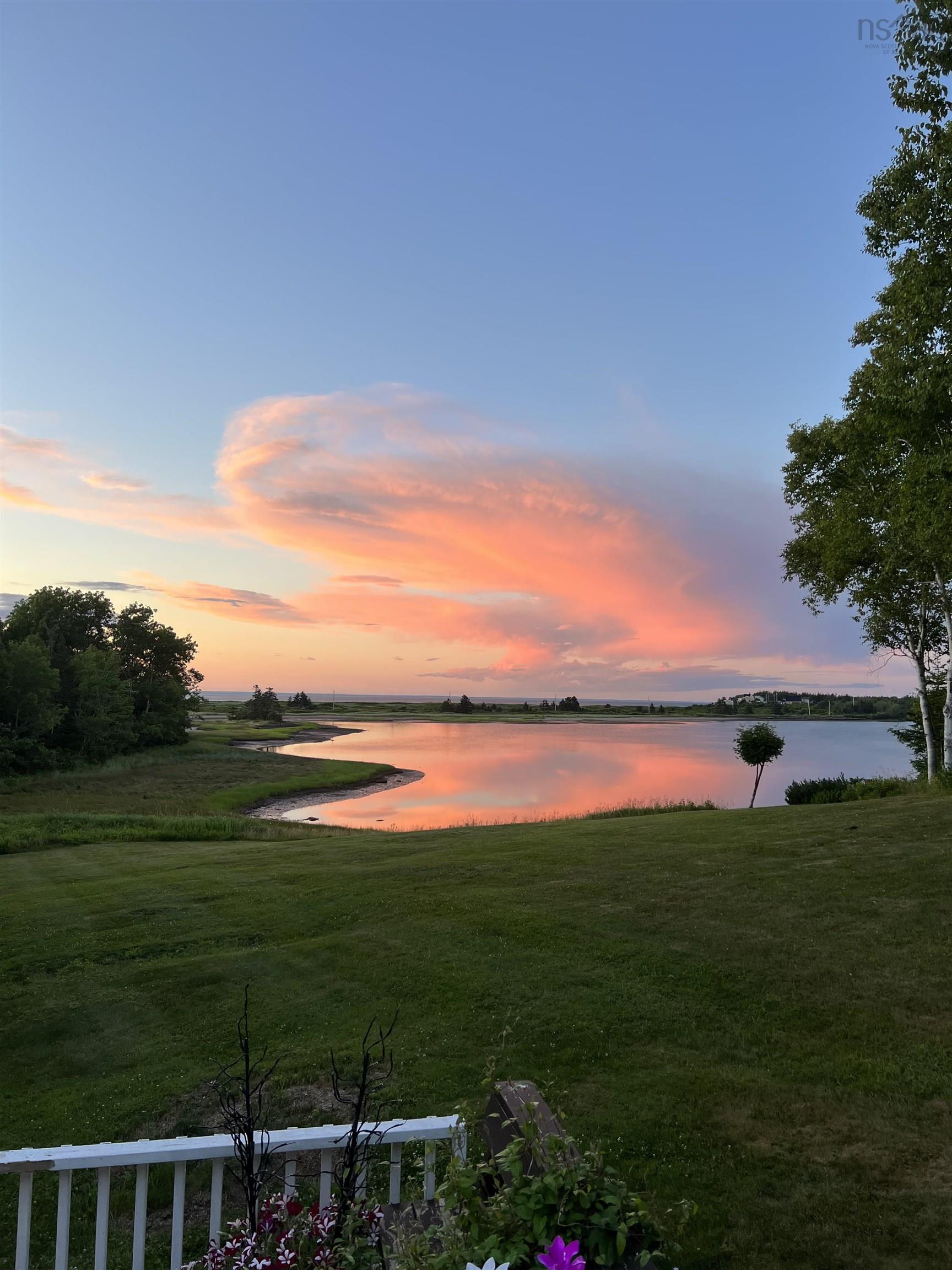 $550,000.00: 1258 Caribou Island Road, Caribou Island