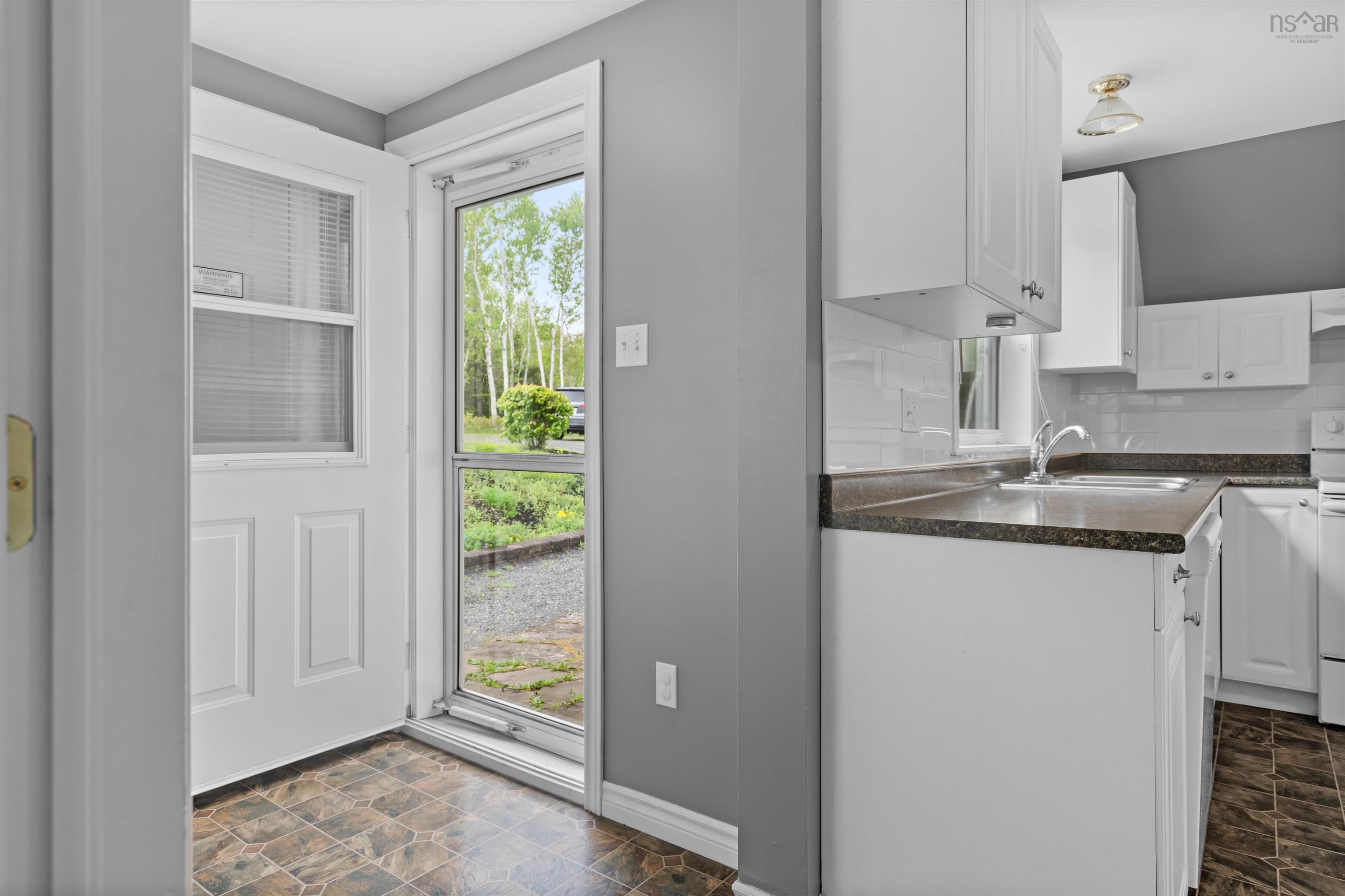 $550,000.00: 1258 Caribou Island Road, Caribou Island