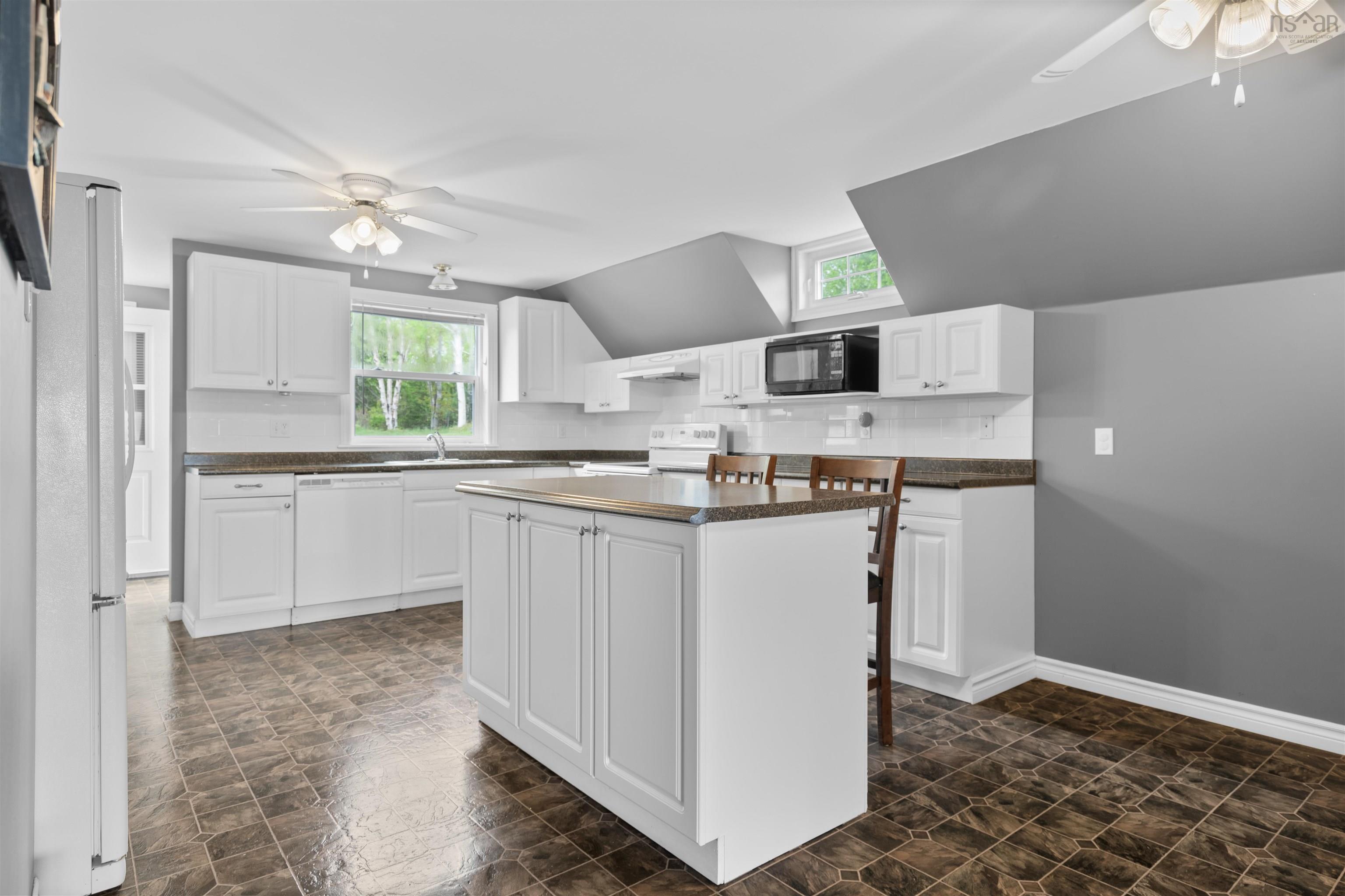 $550,000.00: 1258 Caribou Island Road, Caribou Island