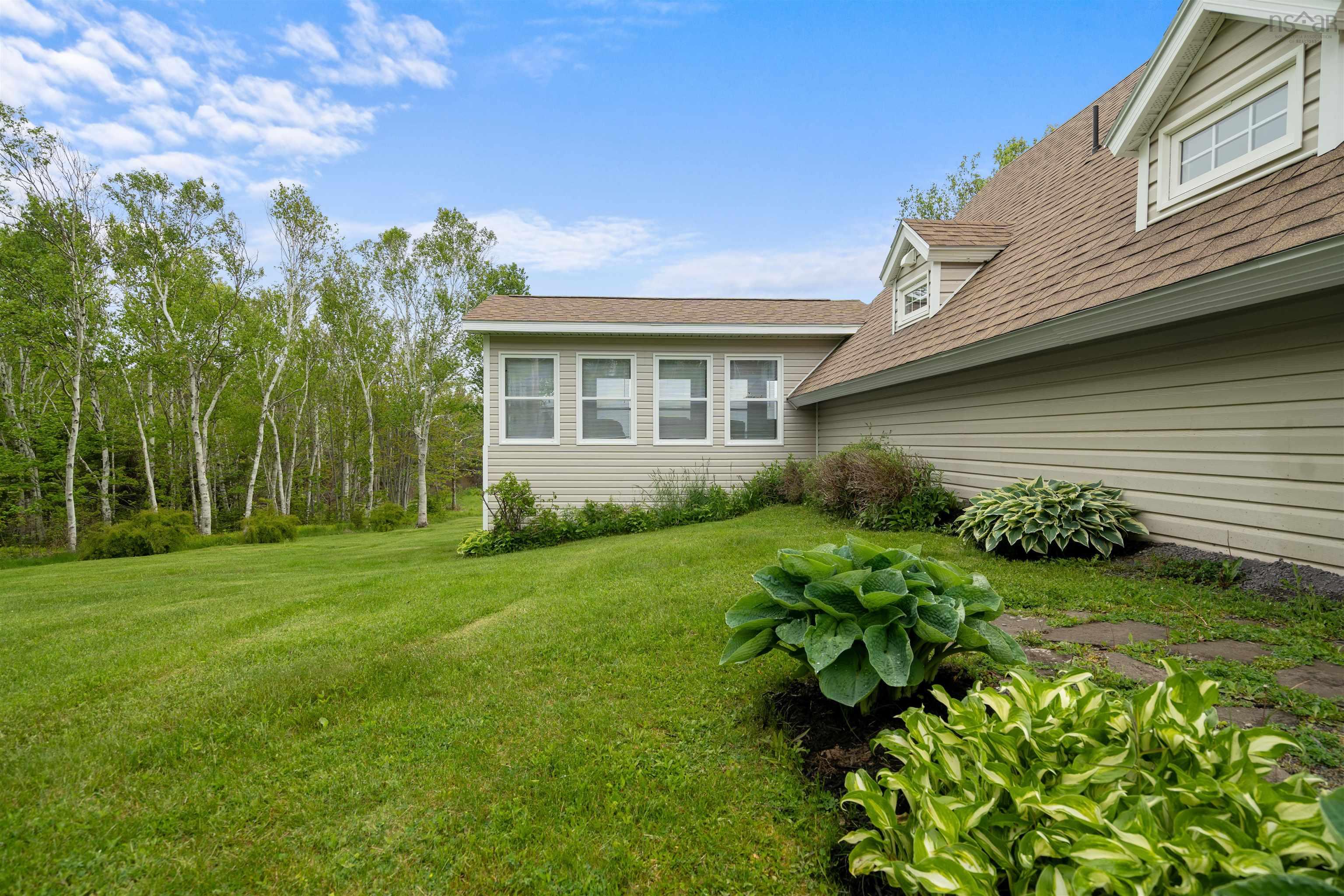 $550,000.00: 1258 Caribou Island Road, Caribou Island