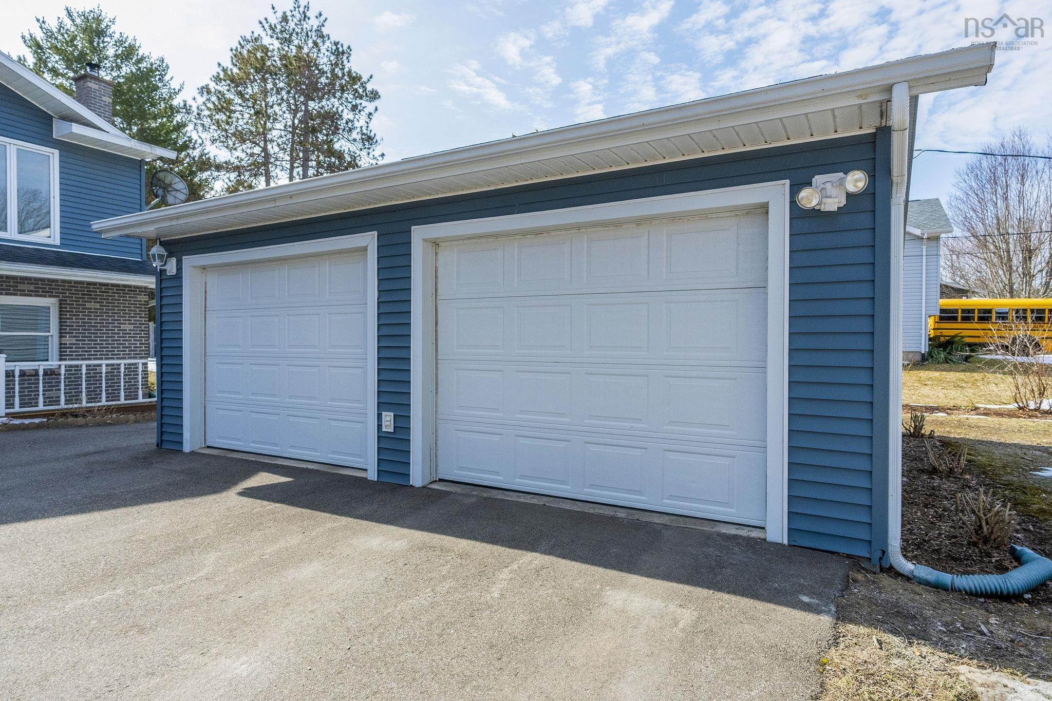 $515,000.00: 868 Shawn Drive Drive, Kingston