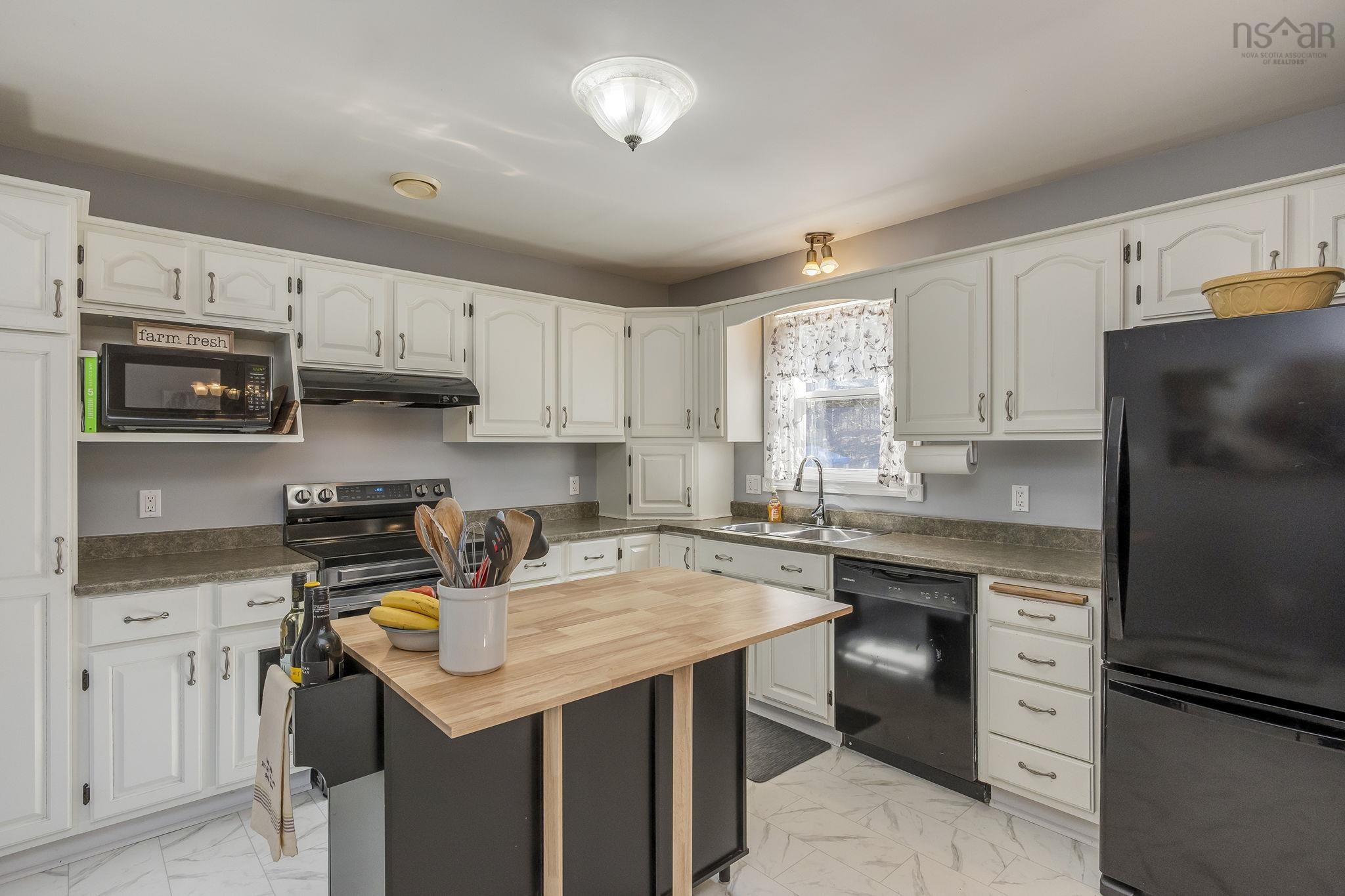 $515,000.00: 868 Shawn Drive Drive, Kingston