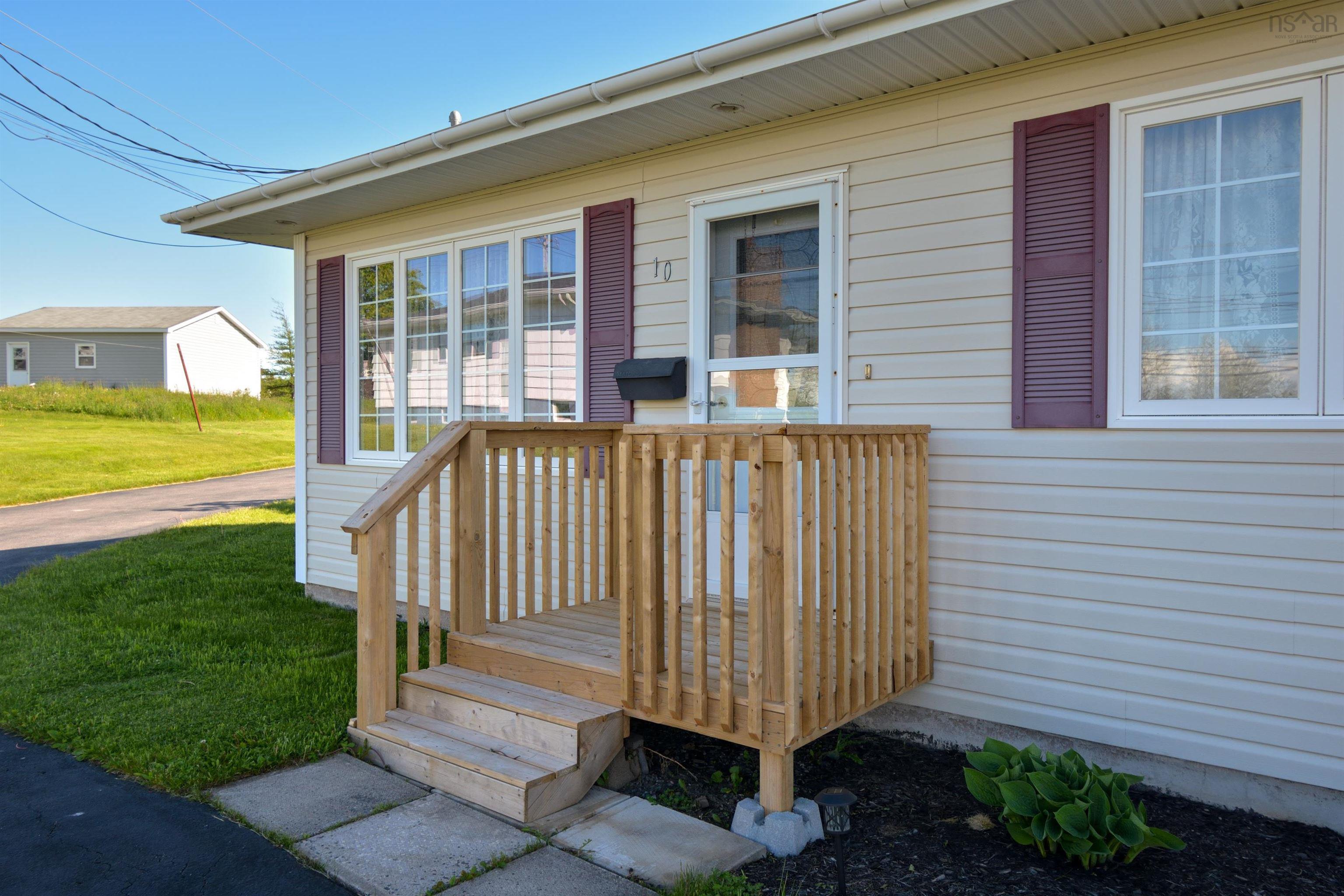 $1,100,000.00: 16 Karl