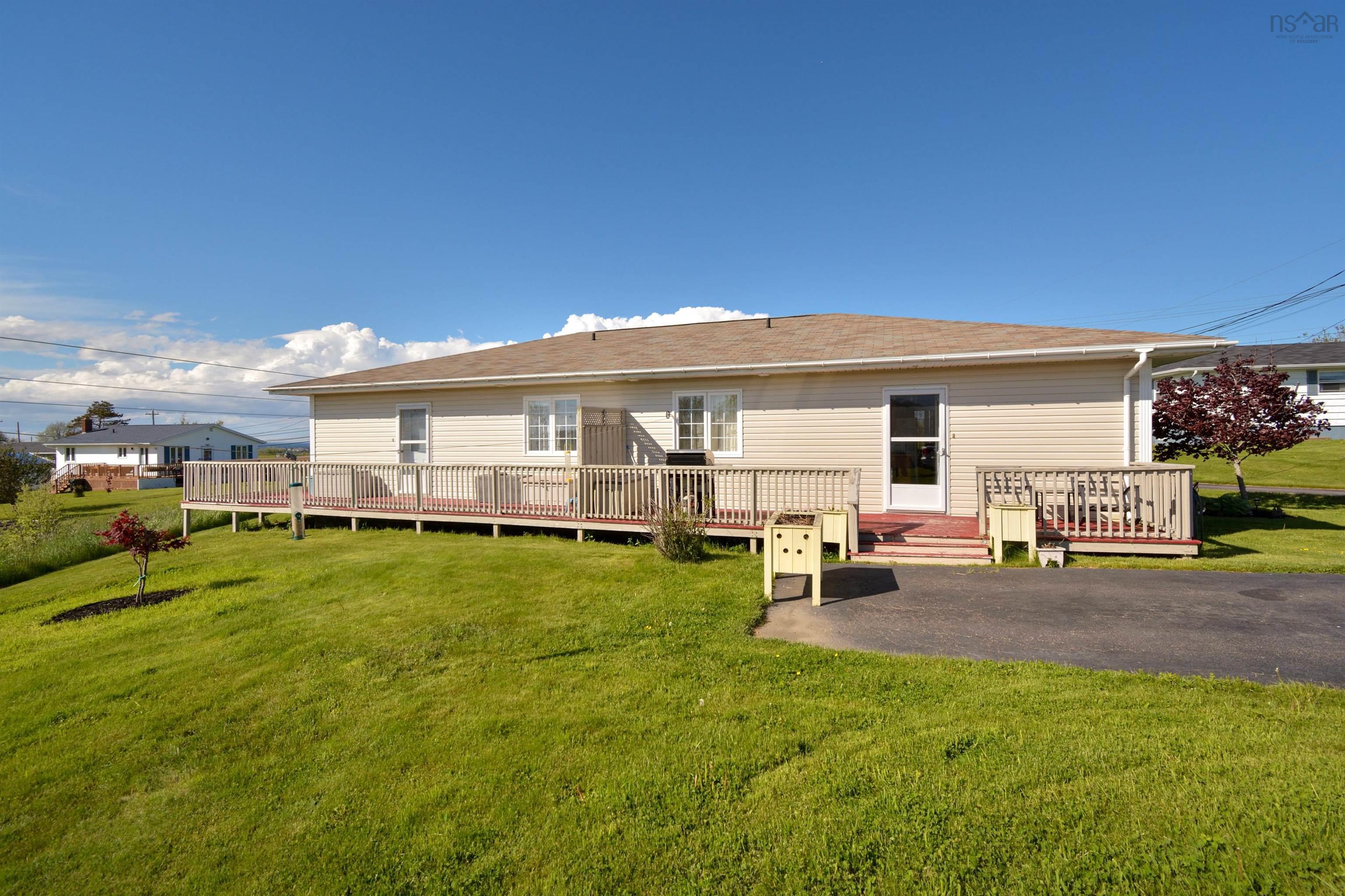 $1,100,000.00: 16 Karl