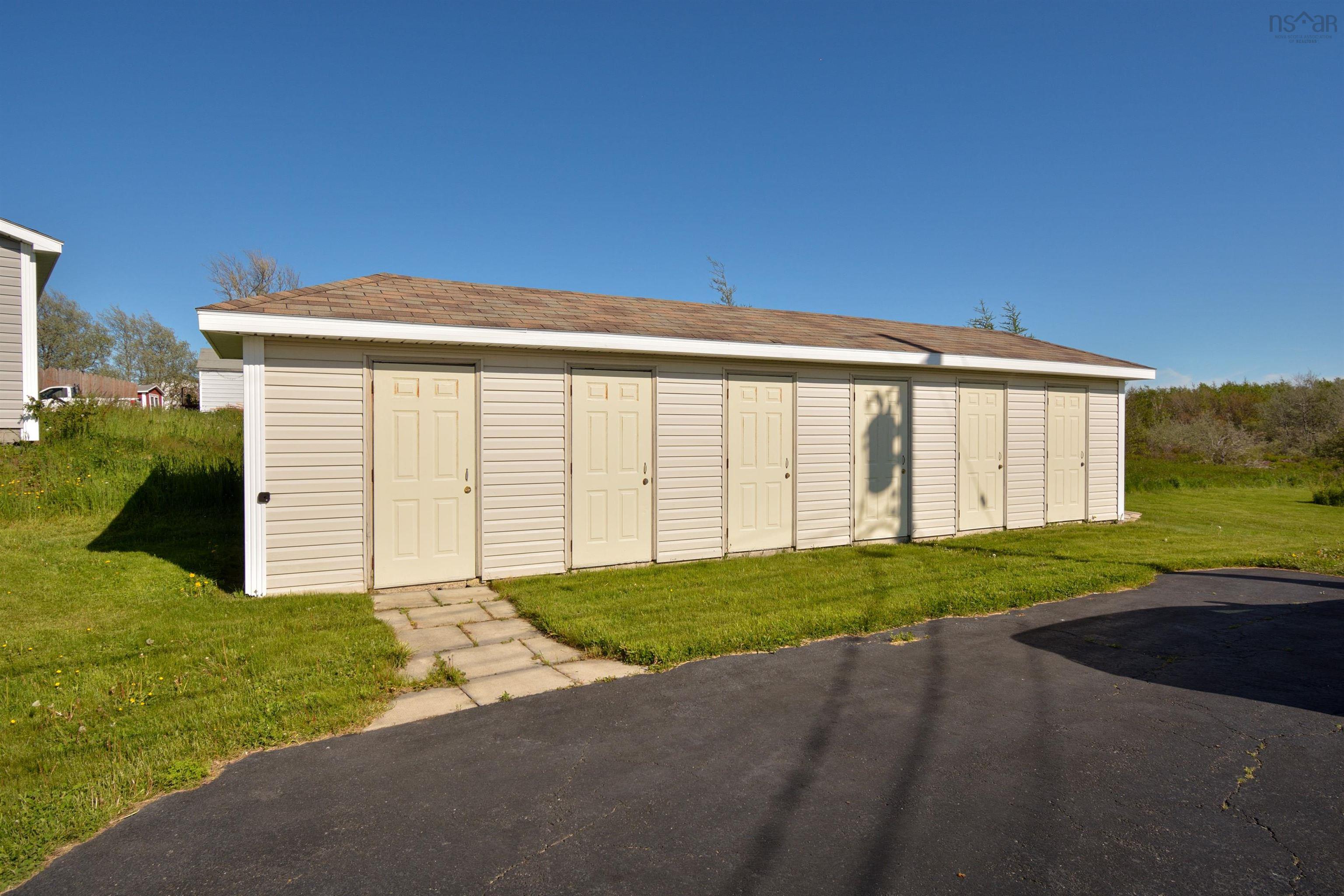 $1,100,000.00: 16 Karl