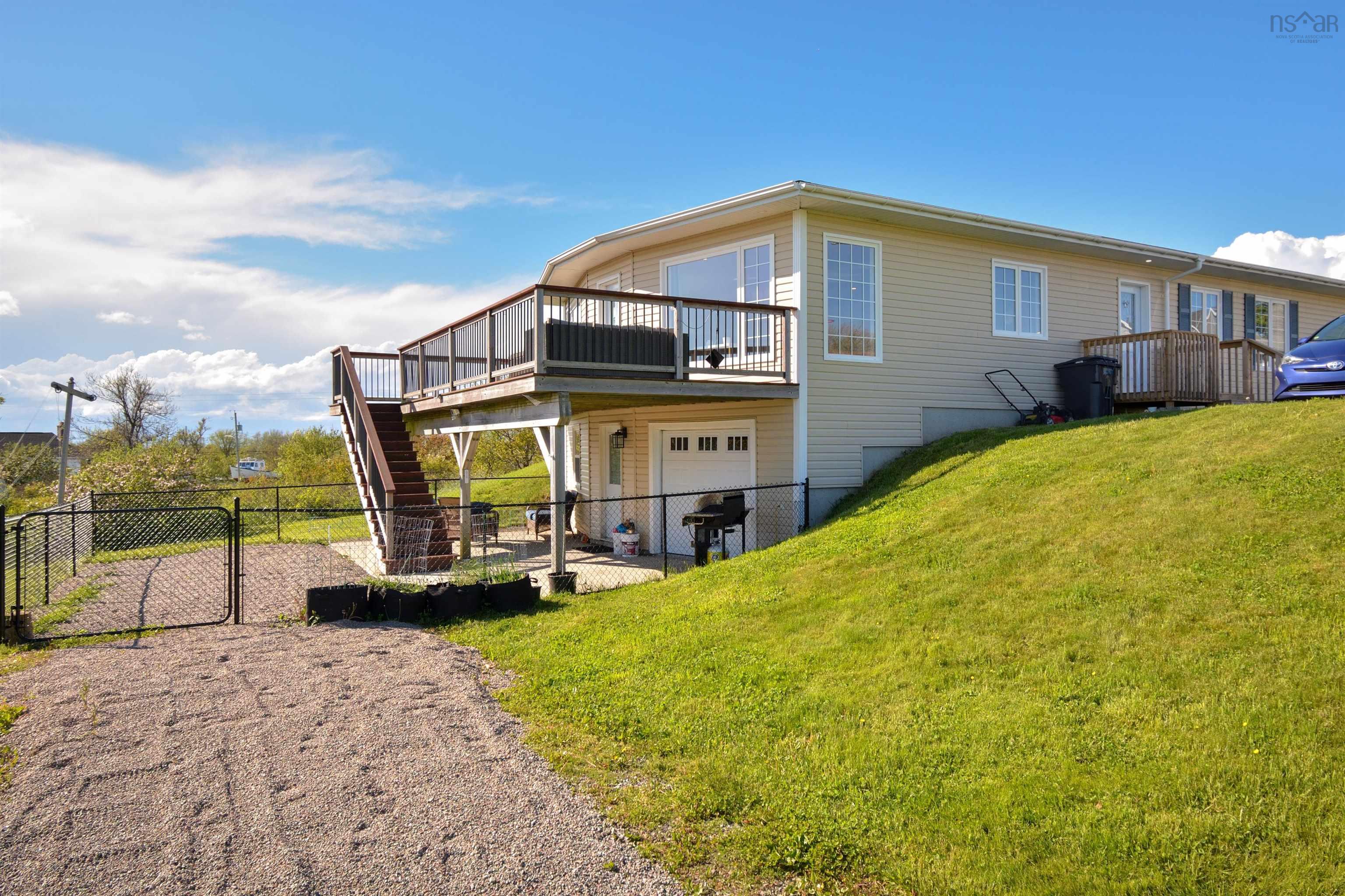 $1,100,000.00: 16 Karl