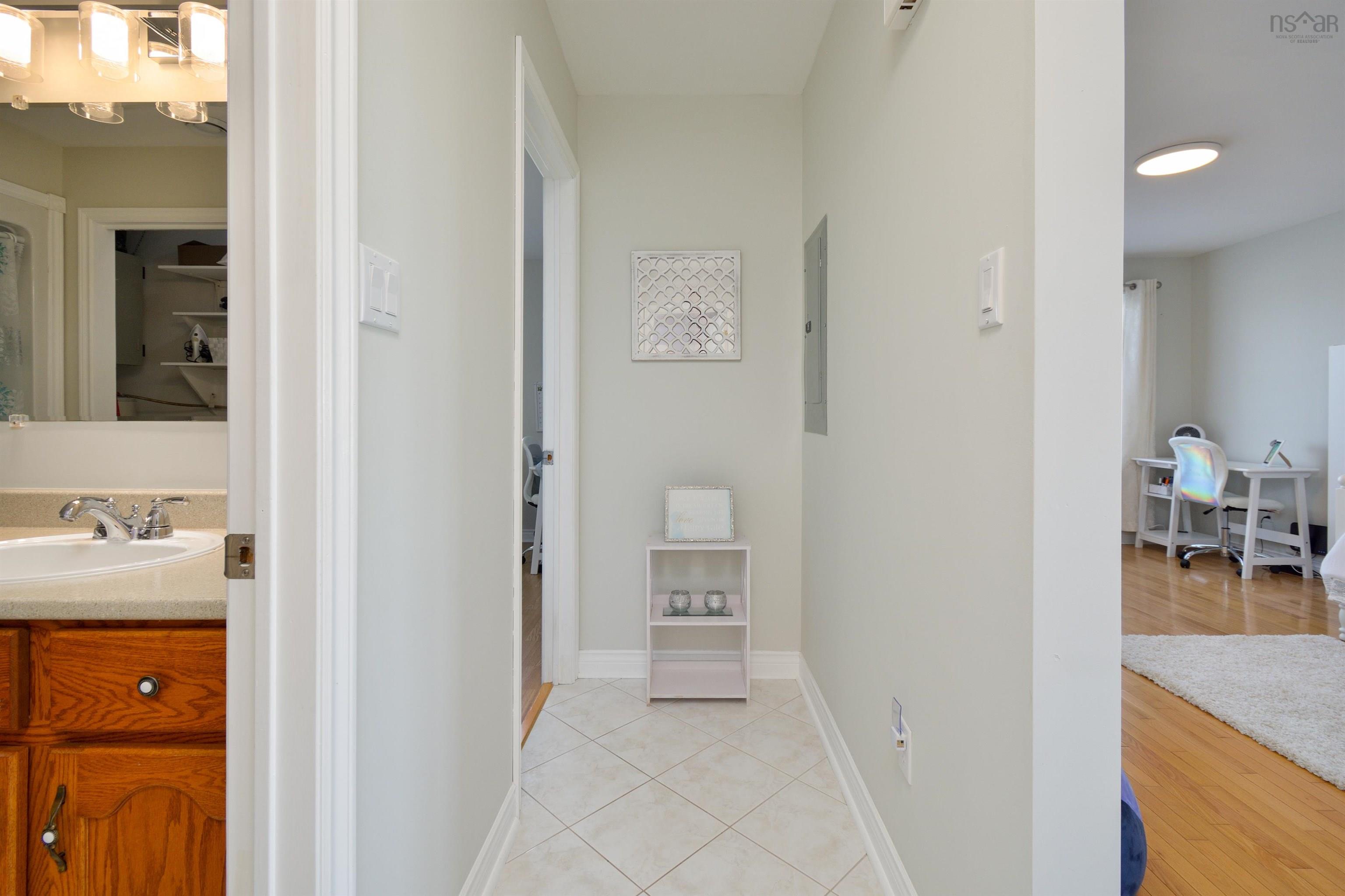 $1,100,000.00: 16 Karl