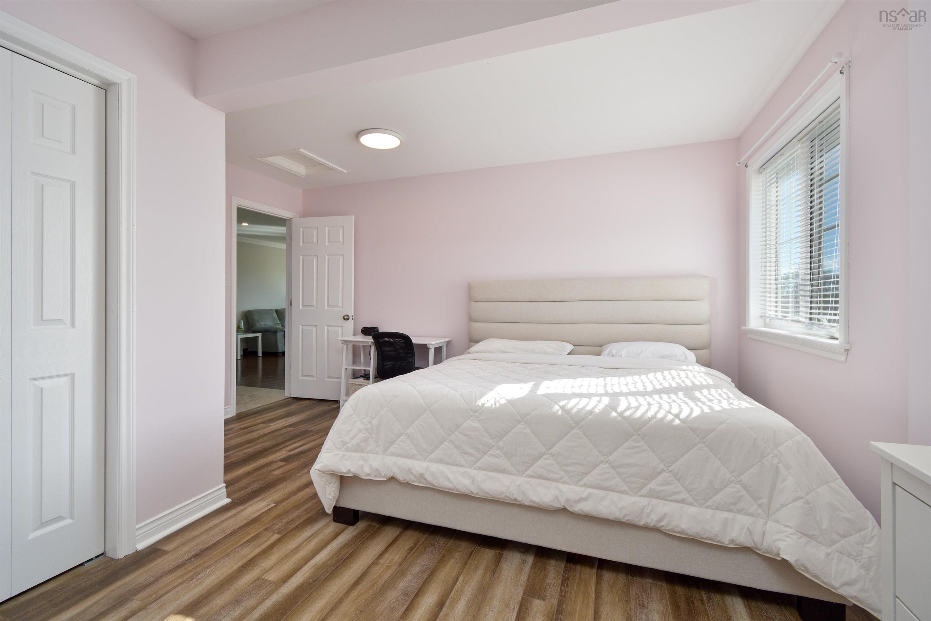 $1,100,000.00: 16 Karl