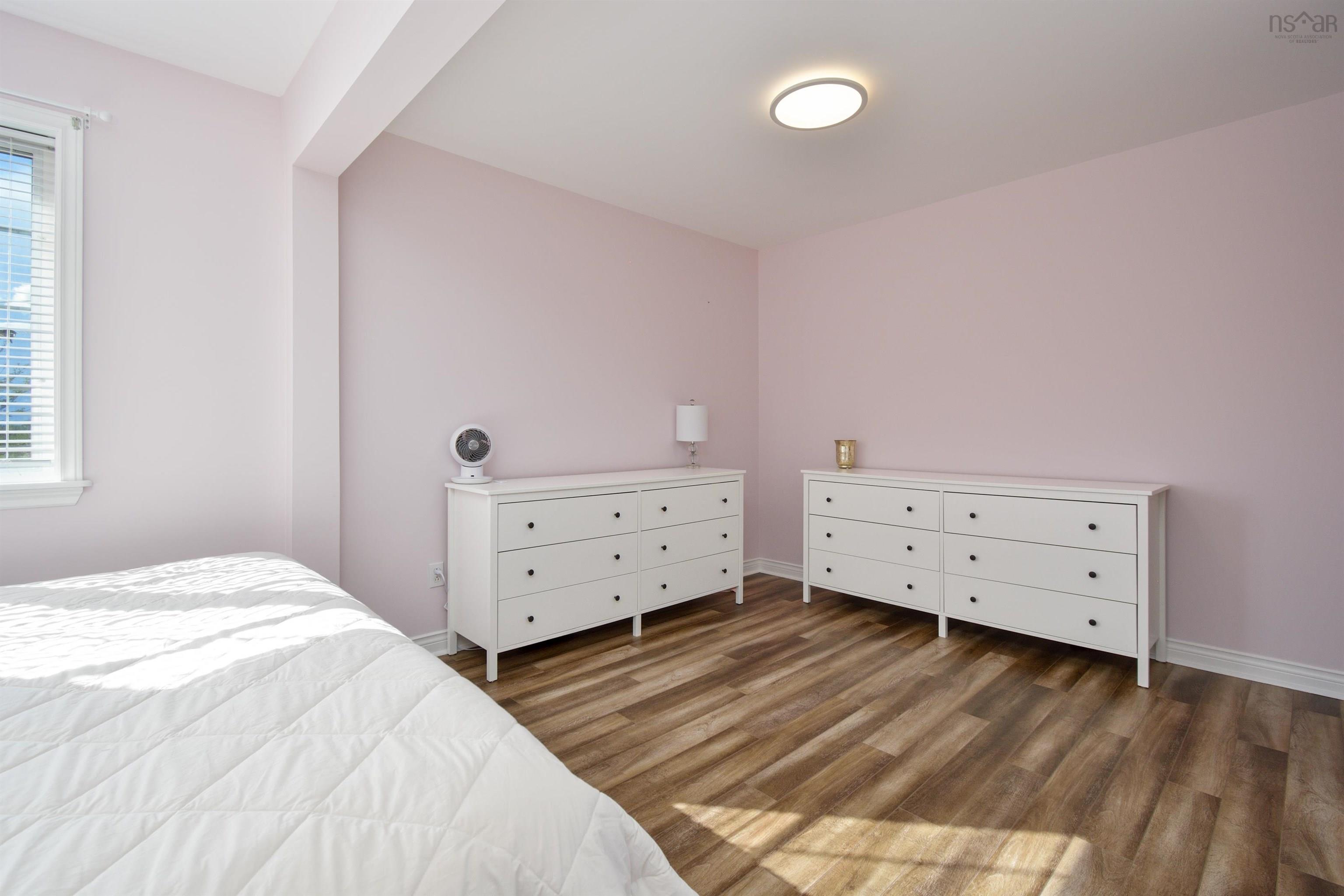 $1,100,000.00: 16 Karl