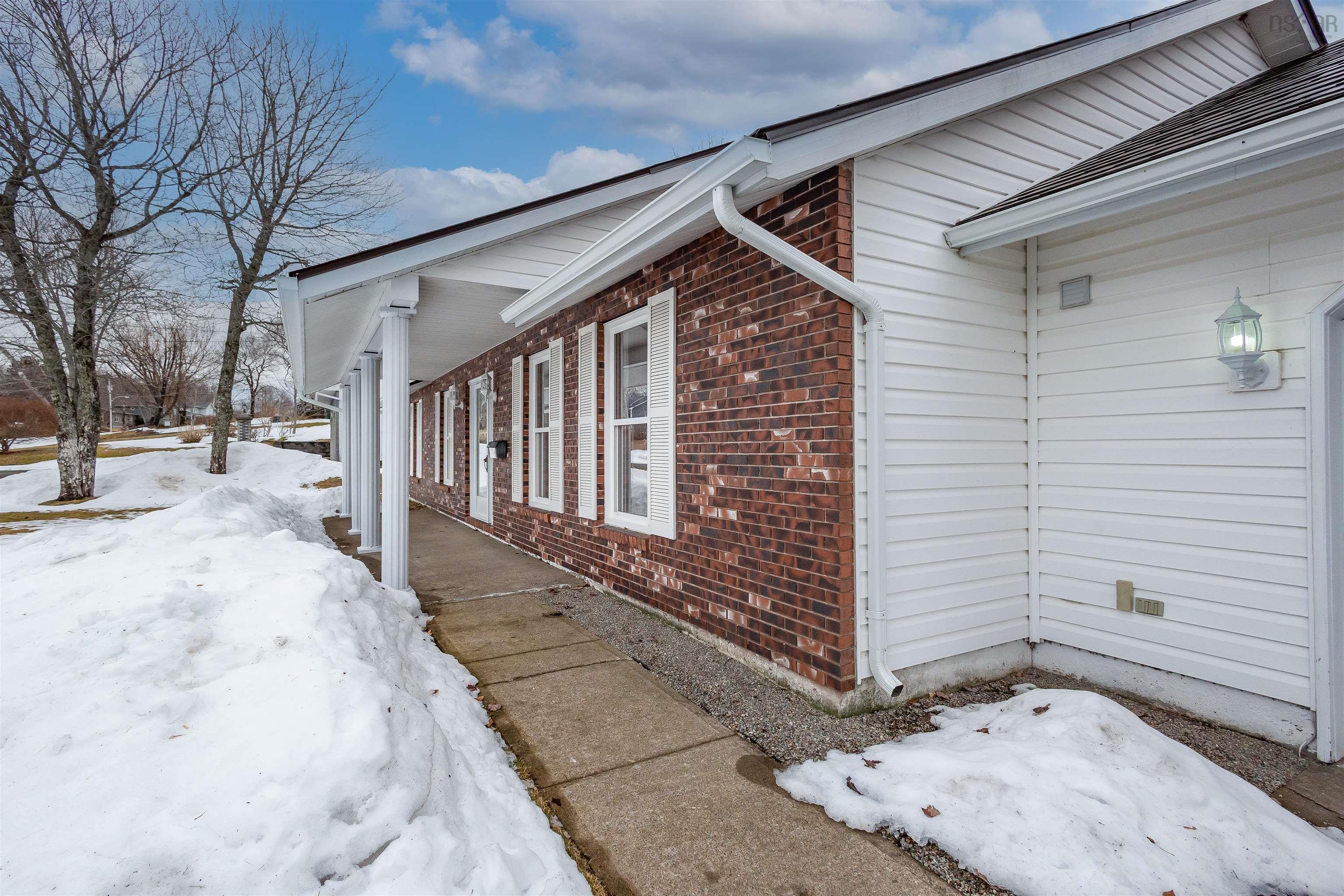 $445,000.00: 234 Riverview Drive, Sydney River