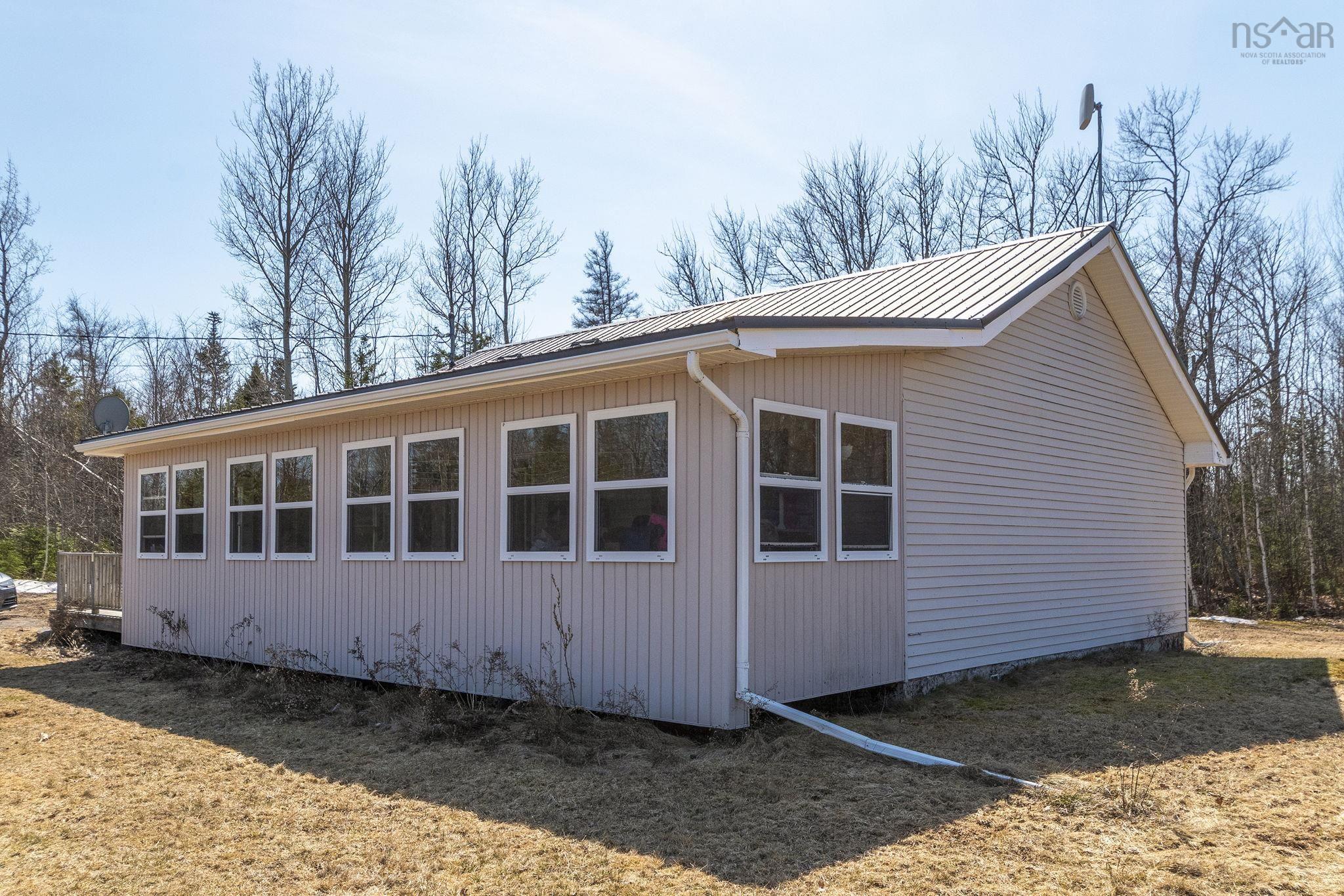 $249,900.00: 9660 366 Highway, Port Howe