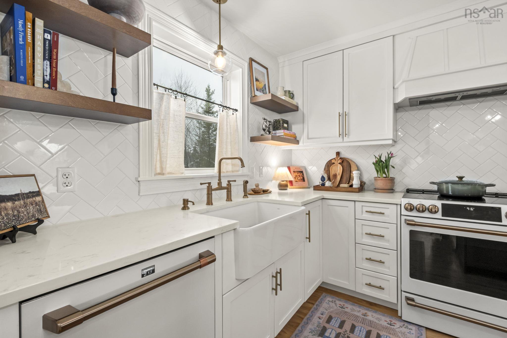 $749,900.00: 15 Acorn Avenue, Lantz