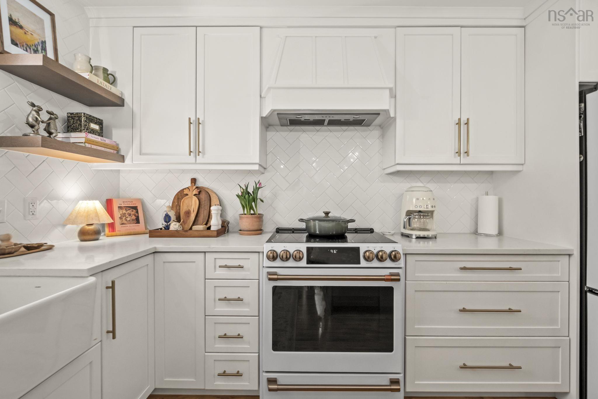 $749,900.00: 15 Acorn Avenue, Lantz