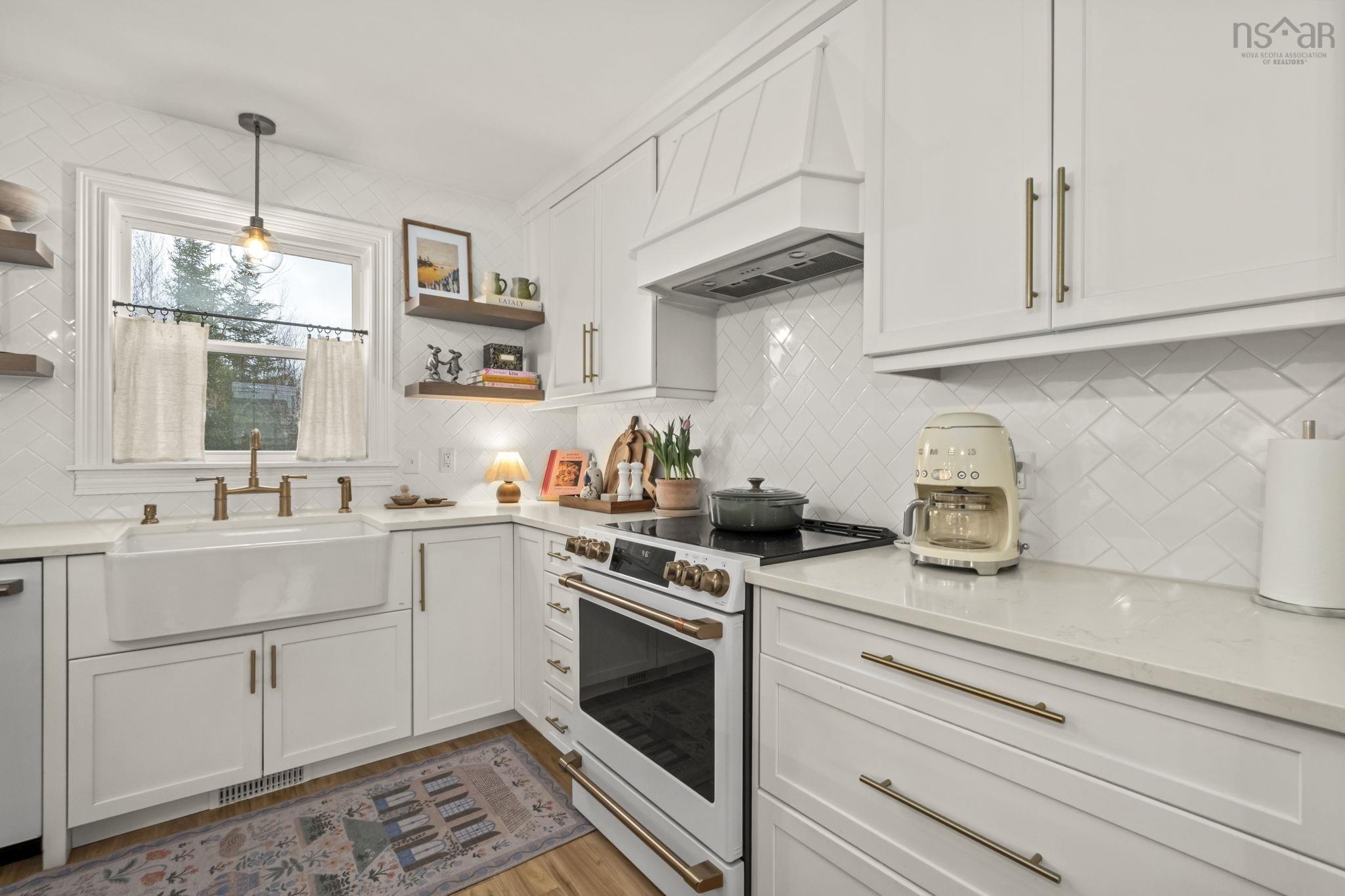 $749,900.00: 15 Acorn Avenue, Lantz