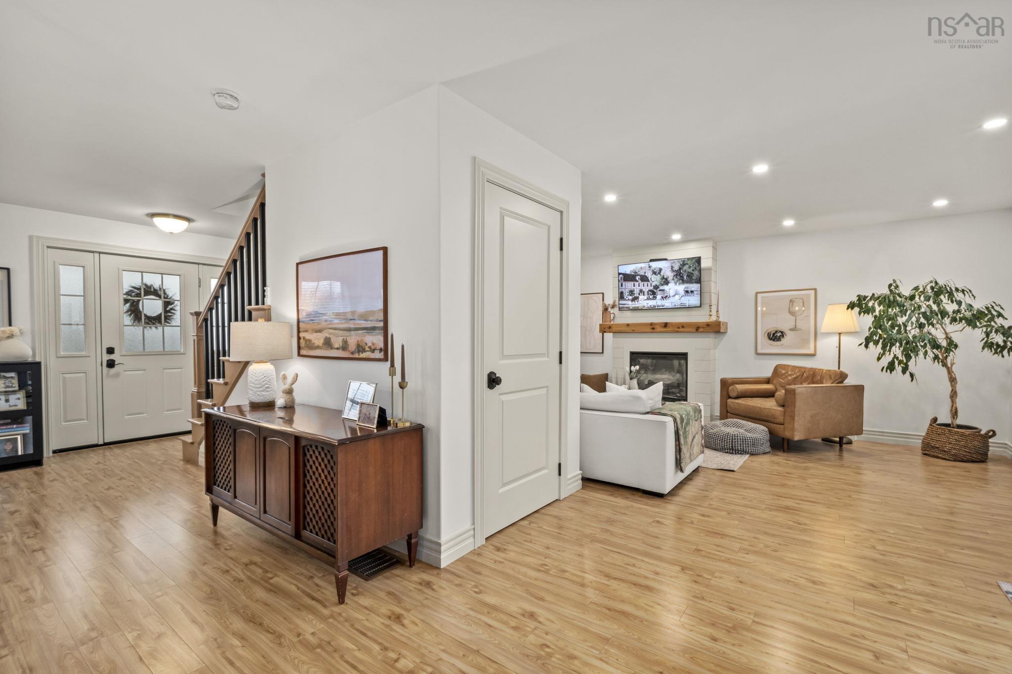 $749,900.00: 15 Acorn Avenue, Lantz