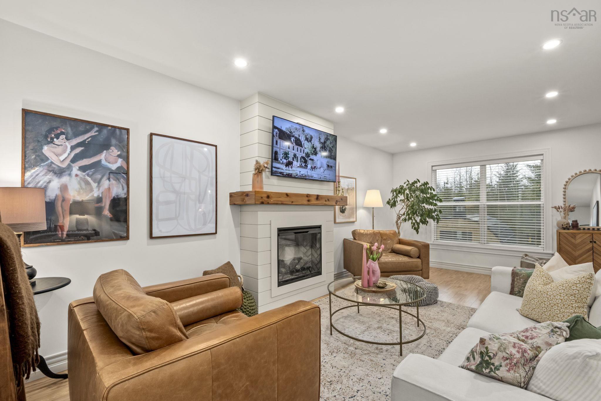 $749,900.00: 15 Acorn Avenue, Lantz