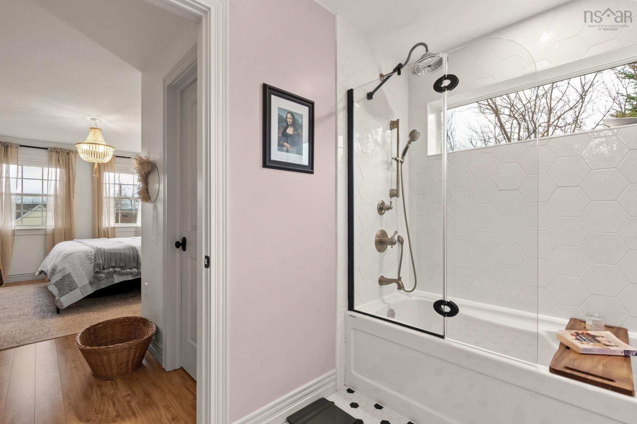 $749,900.00: 15 Acorn Avenue, Lantz