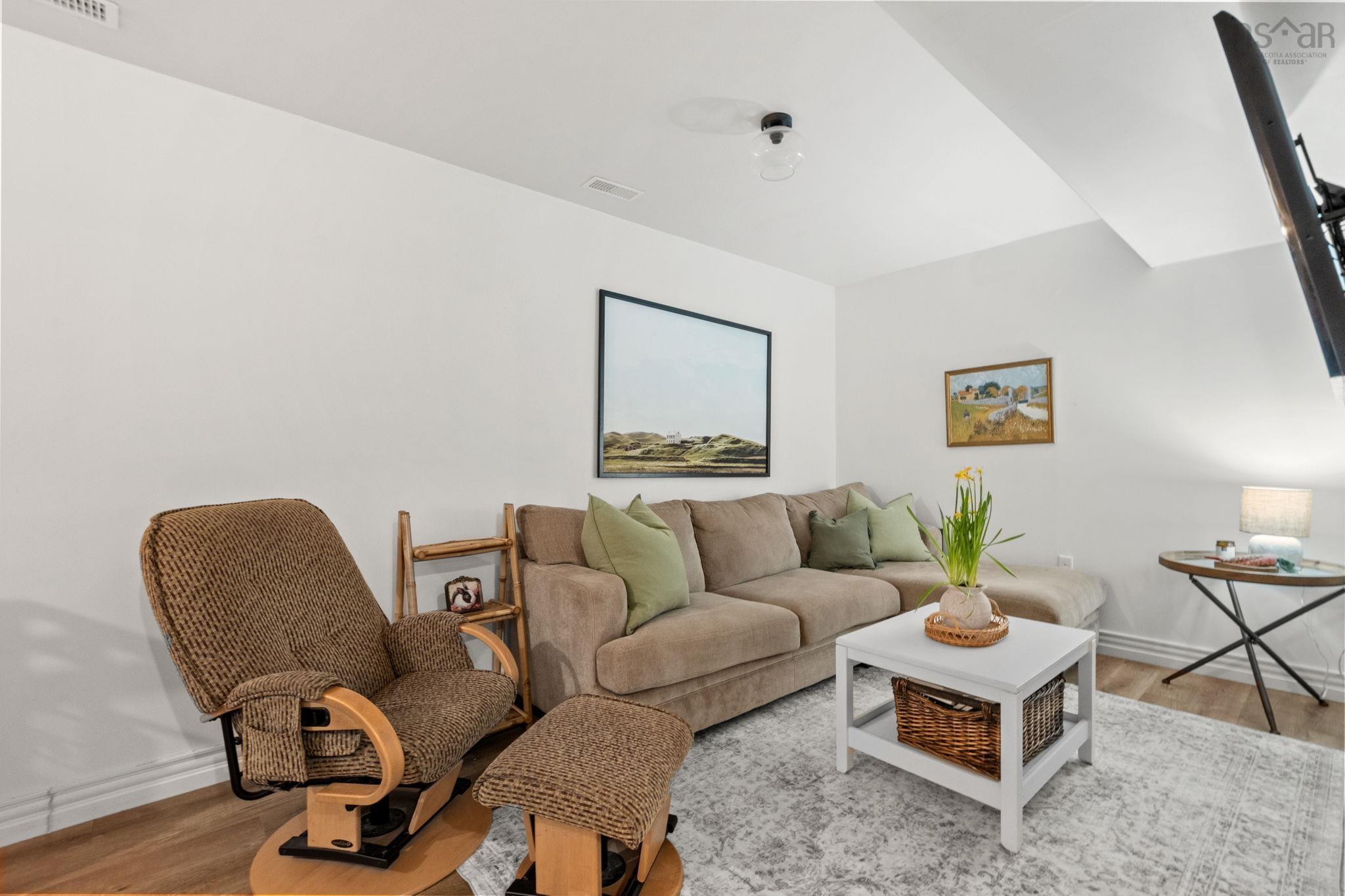 $749,900.00: 15 Acorn Avenue, Lantz