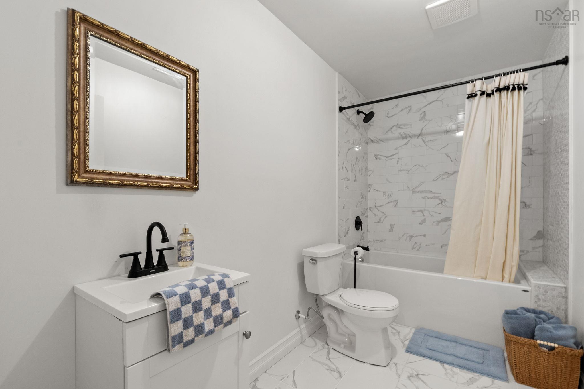 $749,900.00: 15 Acorn Avenue, Lantz