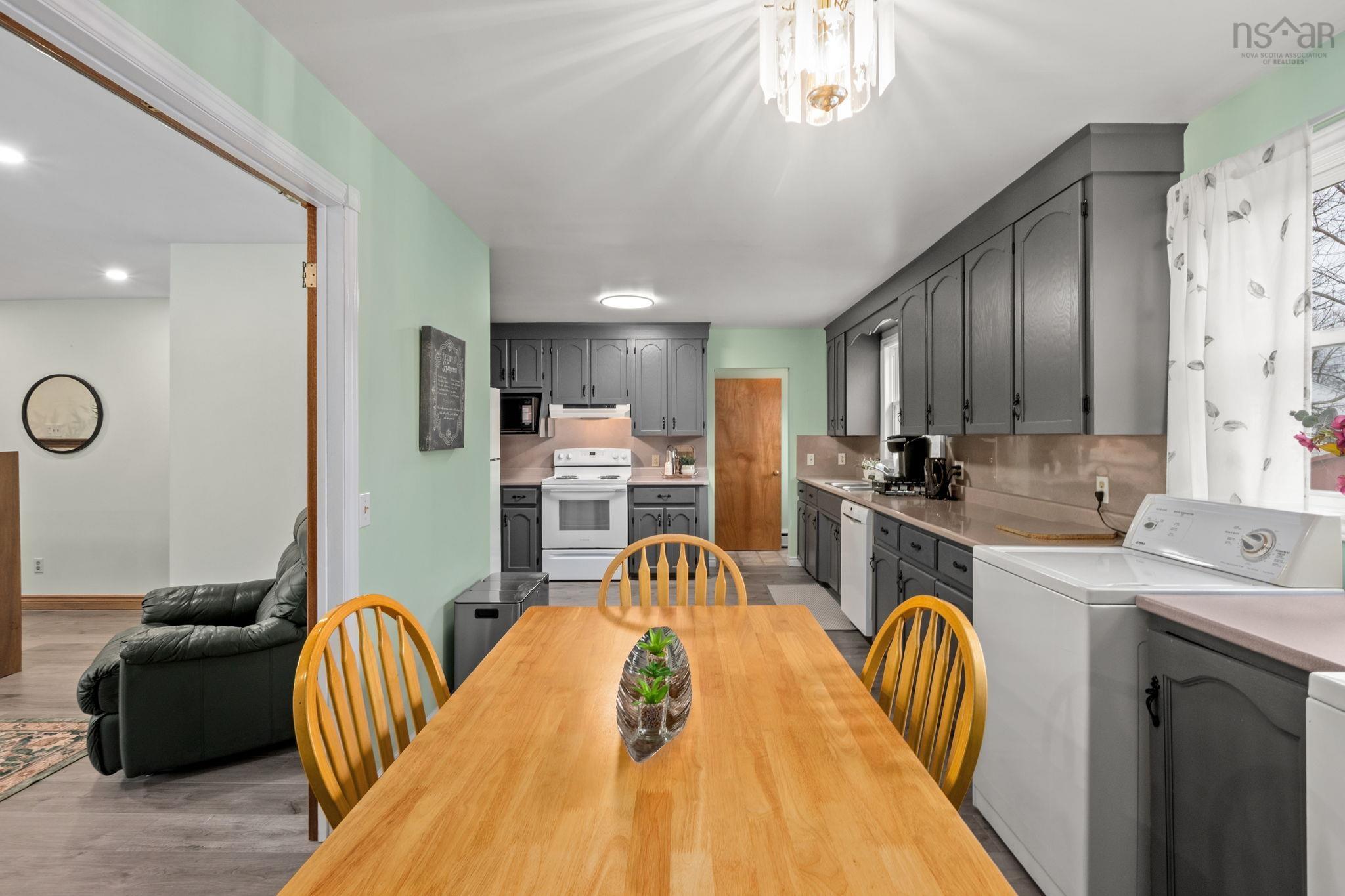 $369,900.00: 1491 Crossley Court, Windsor