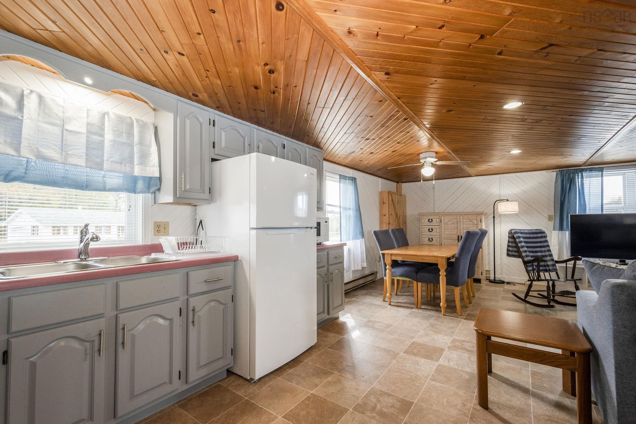 $499,900.00: 7072 340 Highway, Weaver Settlement
