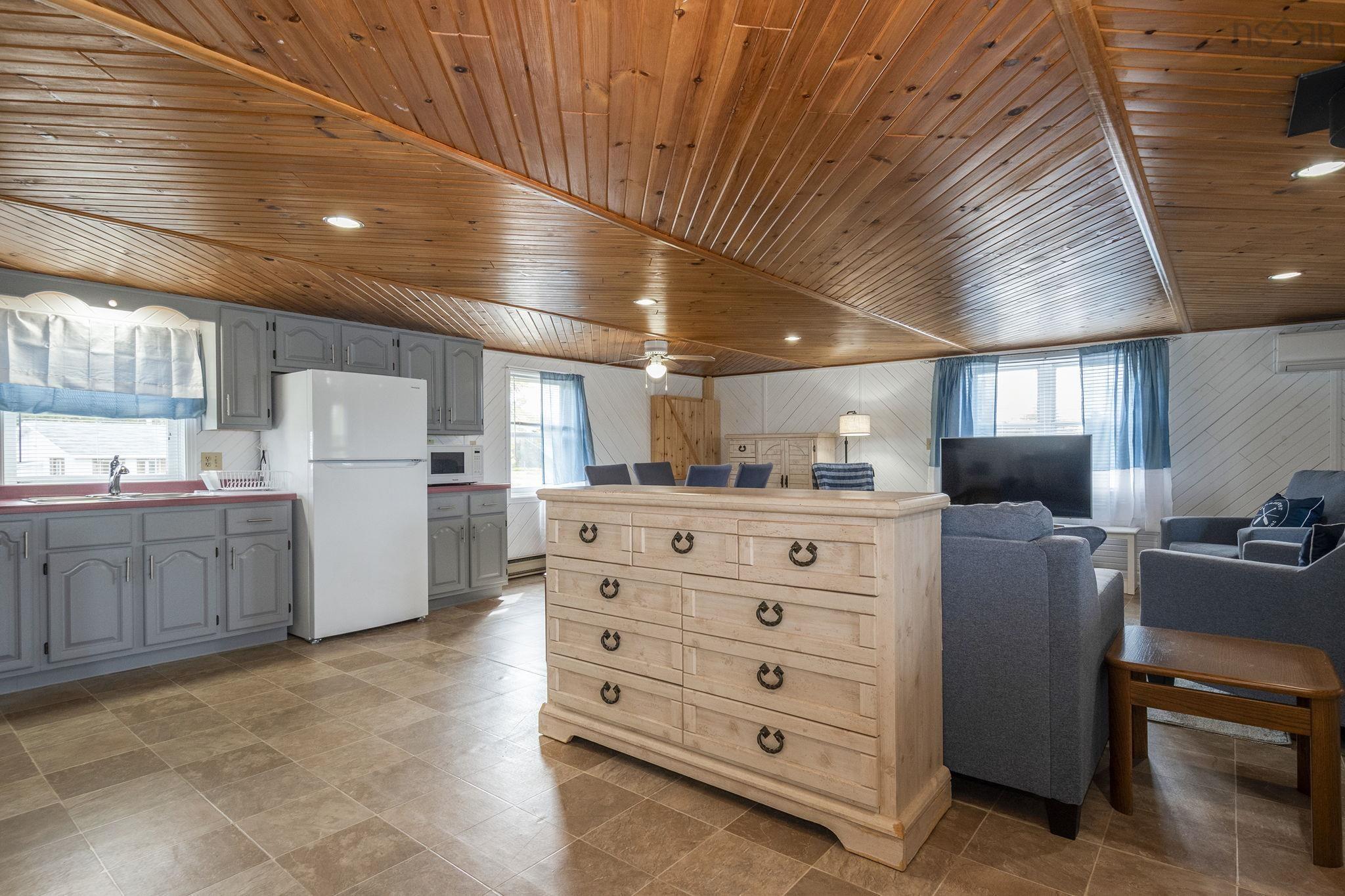 $499,900.00: 7072 340 Highway, Weaver Settlement
