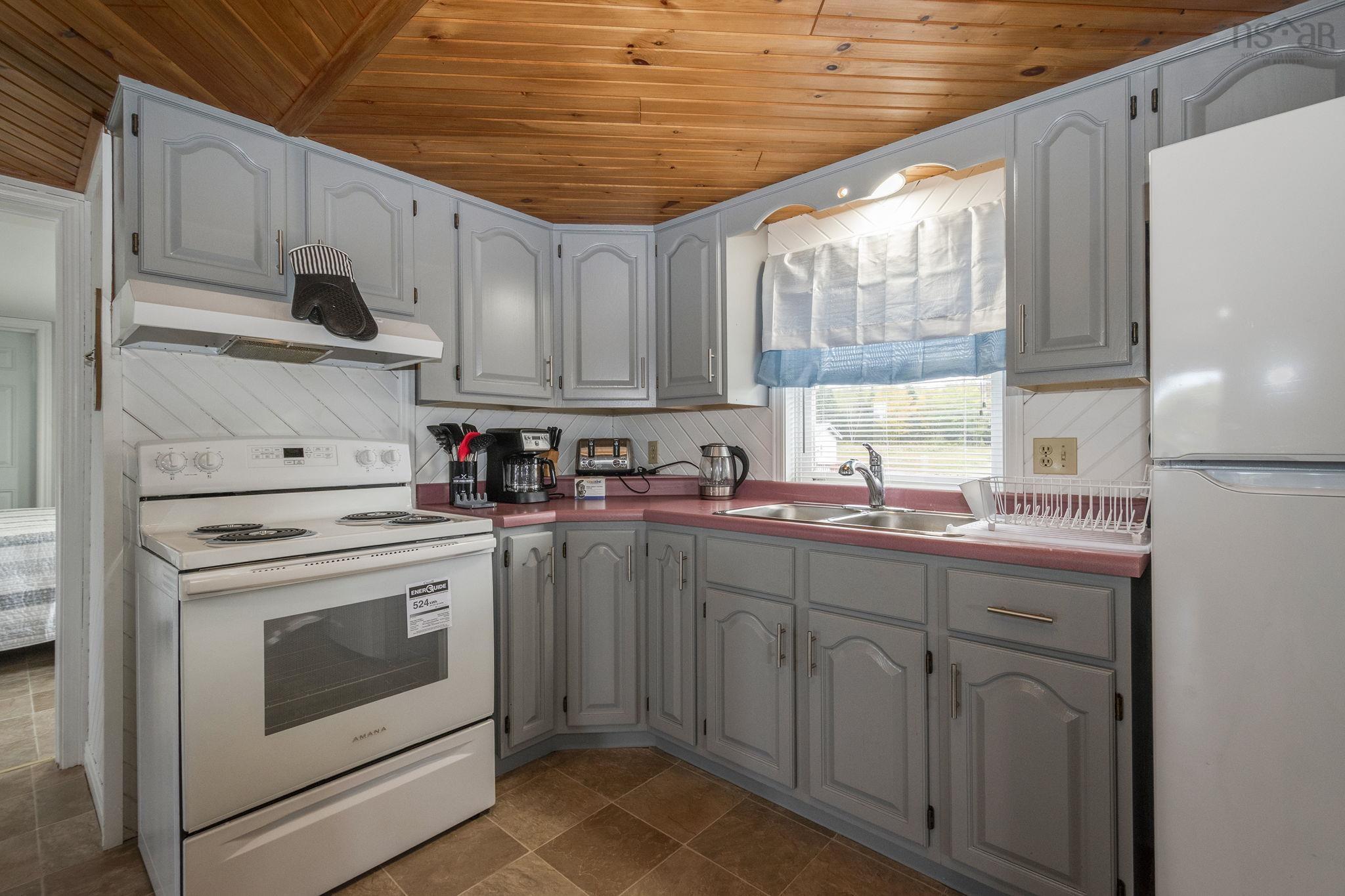 $499,900.00: 7072 340 Highway, Weaver Settlement
