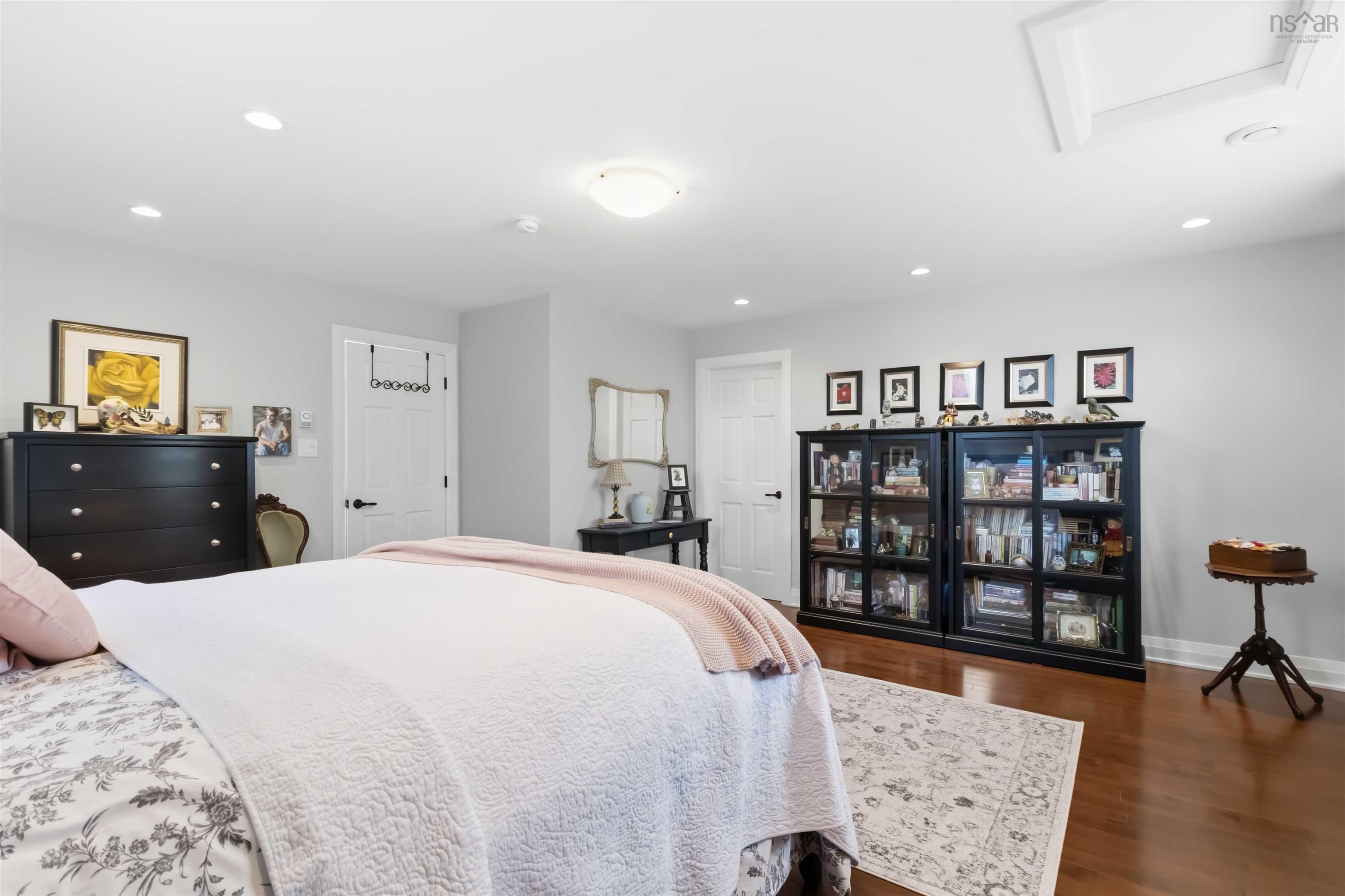 $839,900.00: 9 Crescent Point Lane, West Dublin