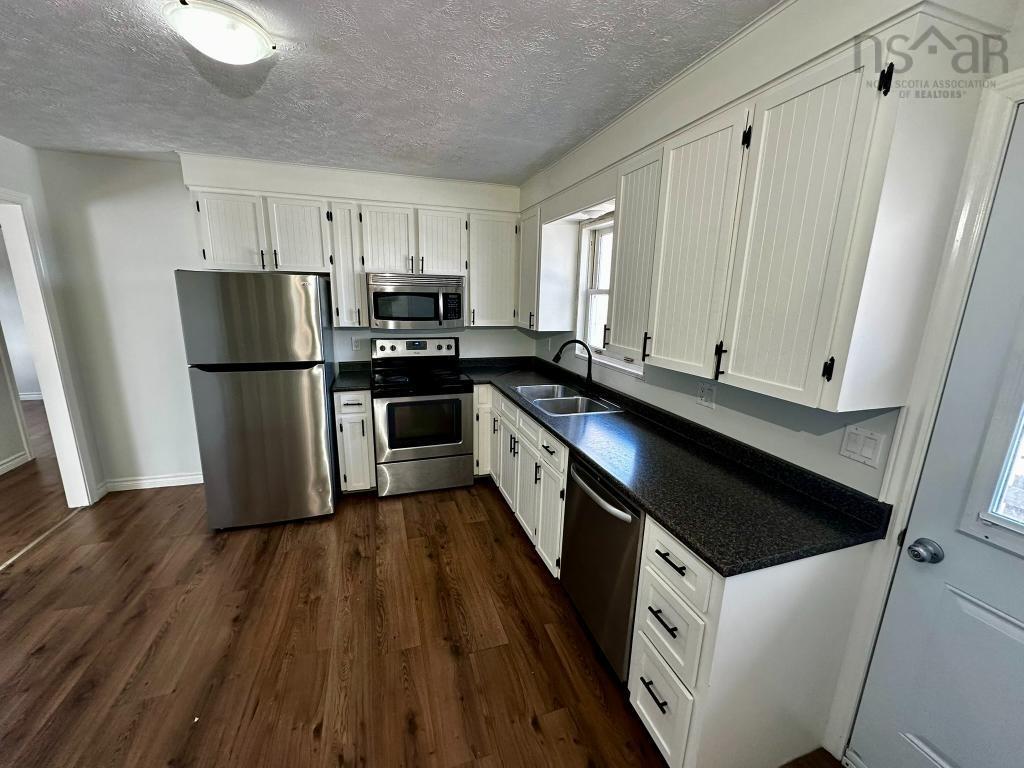 $449,500.00: 18 Jill Street W, New Minas