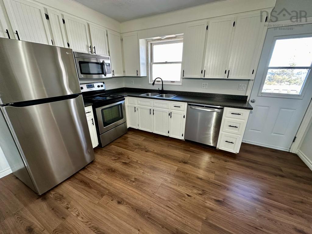 $449,500.00: 18 Jill Street W, New Minas