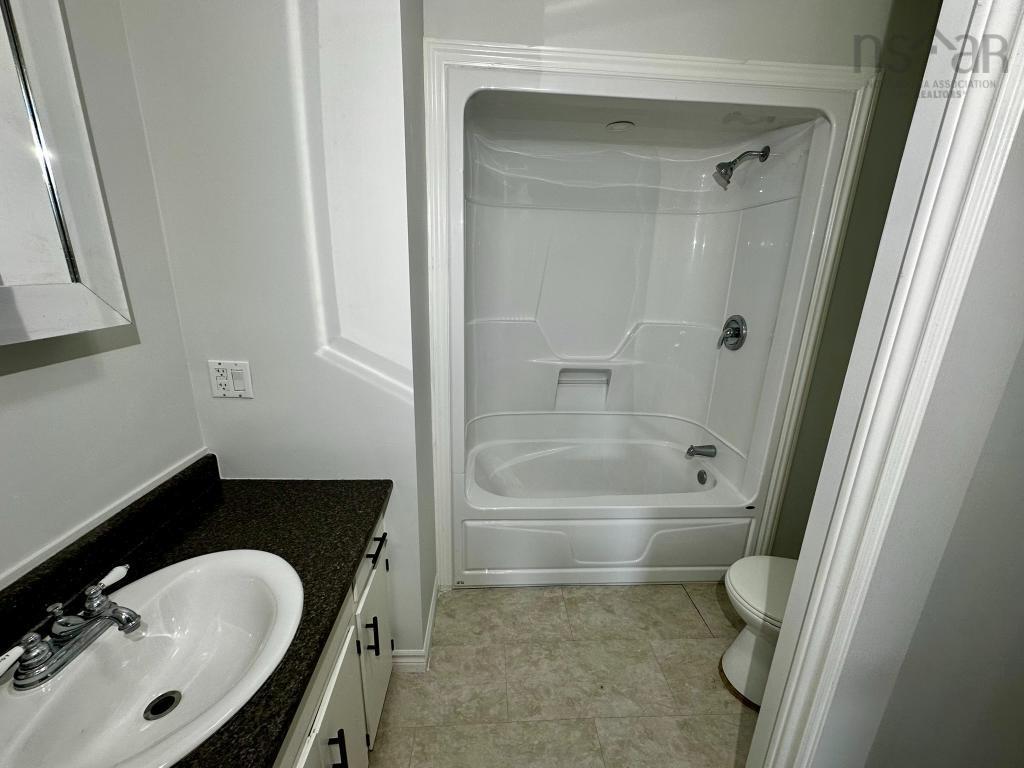 $449,500.00: 18 Jill Street W, New Minas