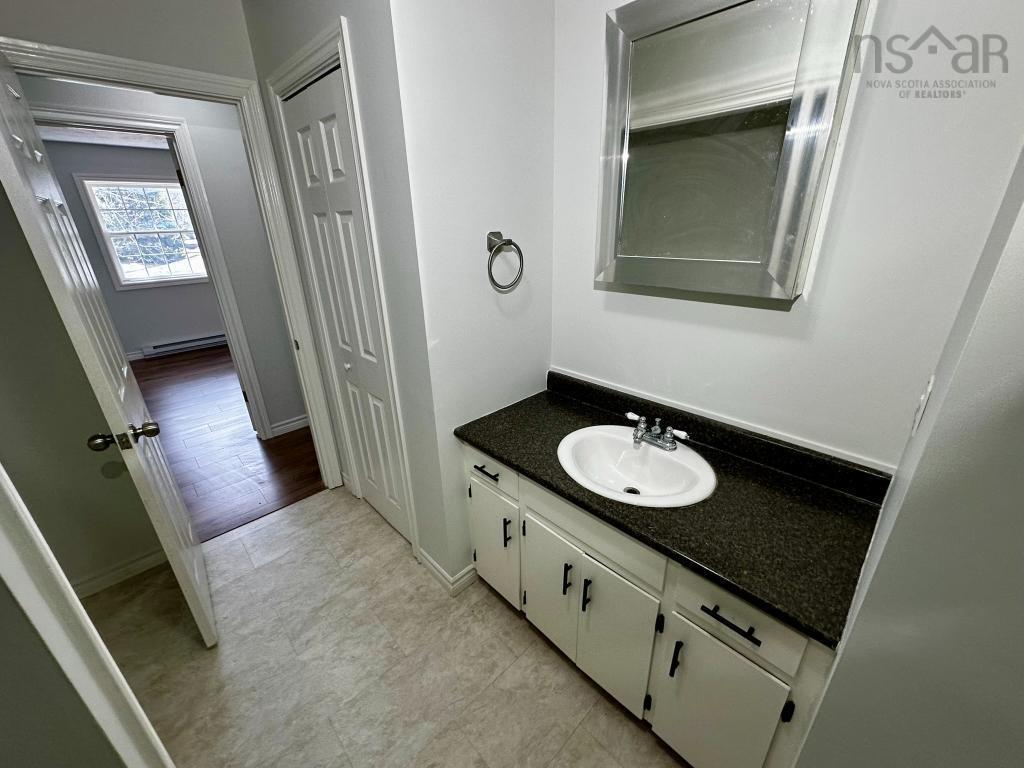 $449,500.00: 18 Jill Street W, New Minas