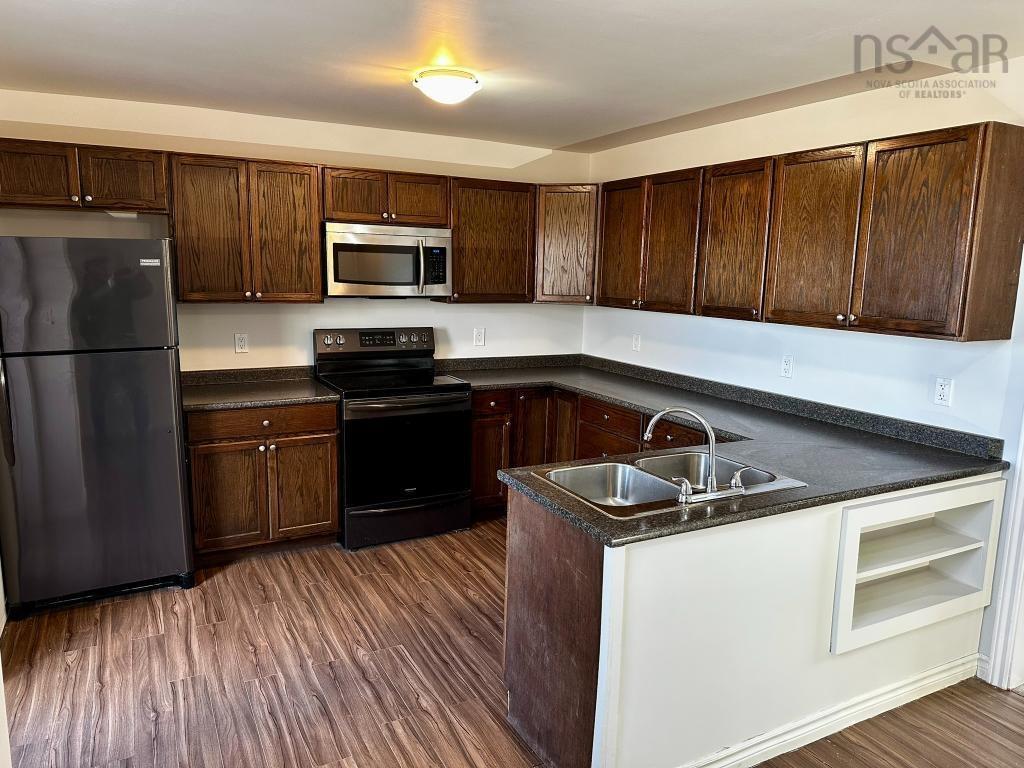$449,500.00: 18 Jill Street W, New Minas
