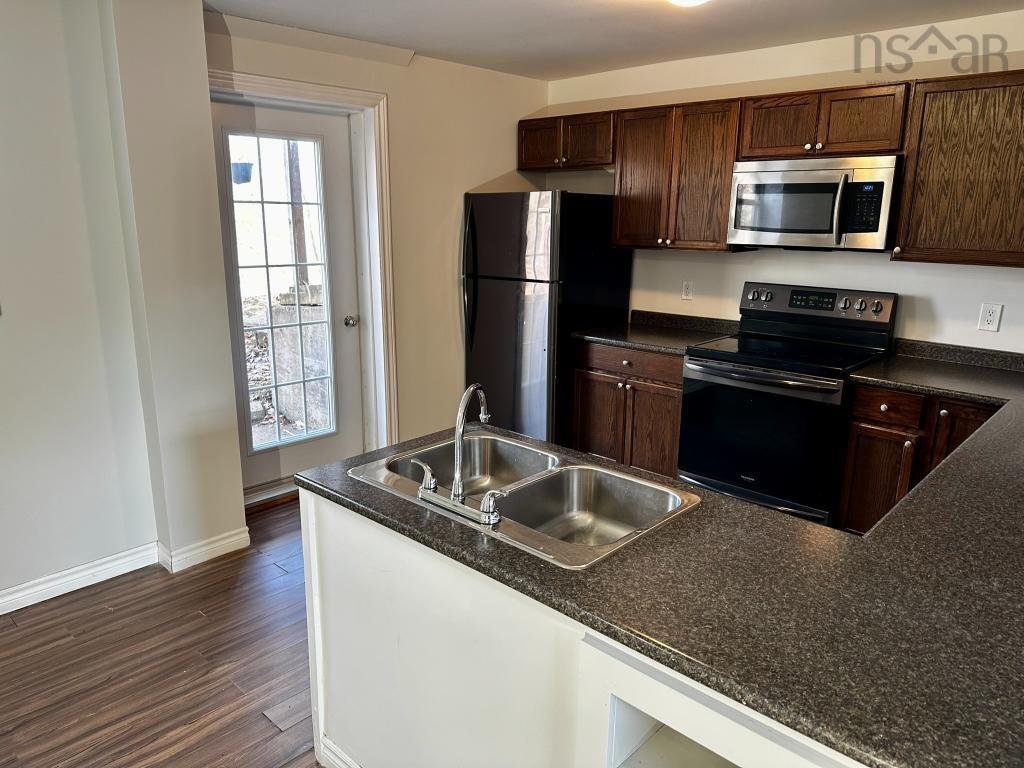 $449,500.00: 18 Jill Street W, New Minas