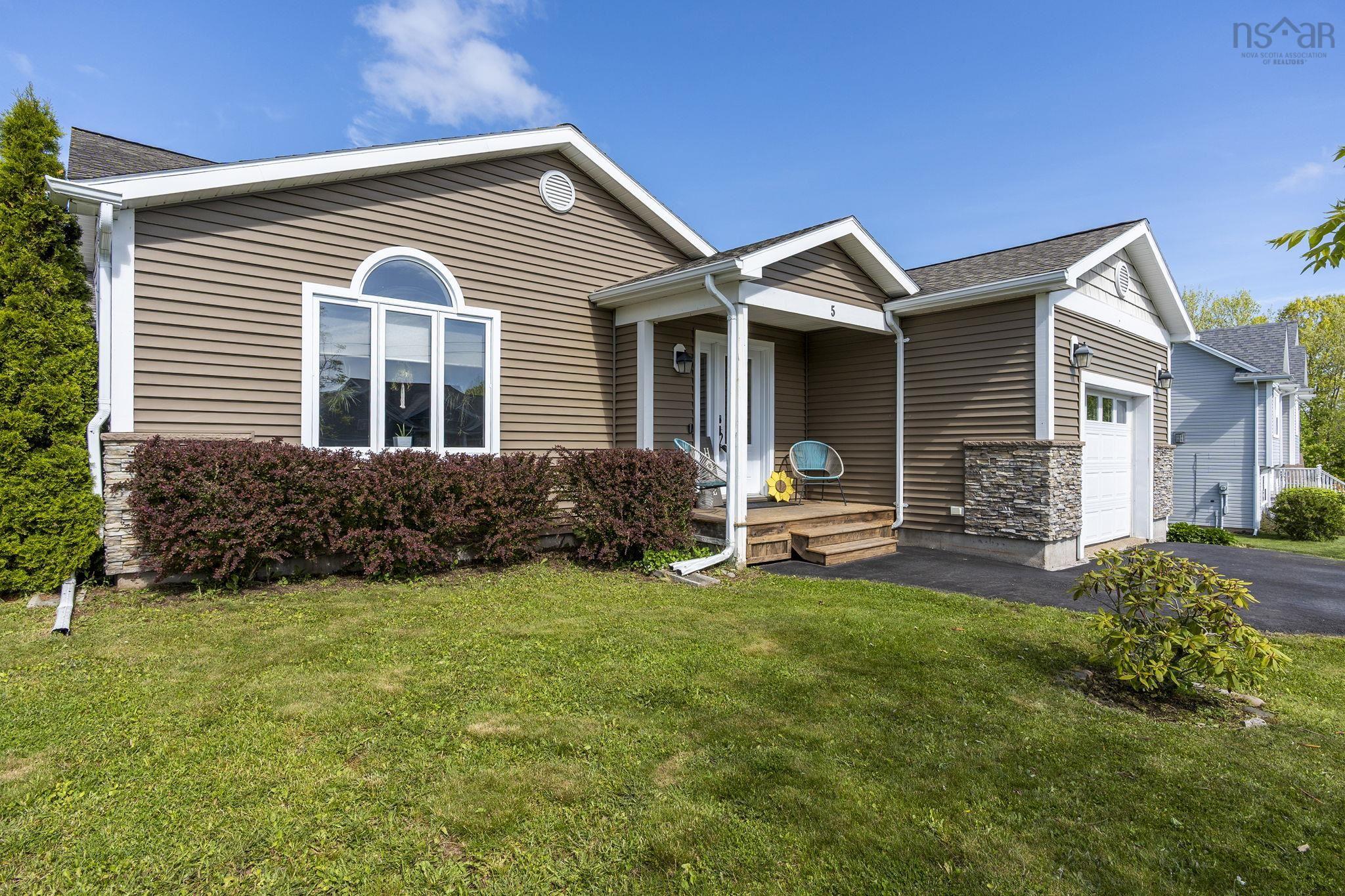 $564,900.00: 5 Tailfeather Court, North Kentville