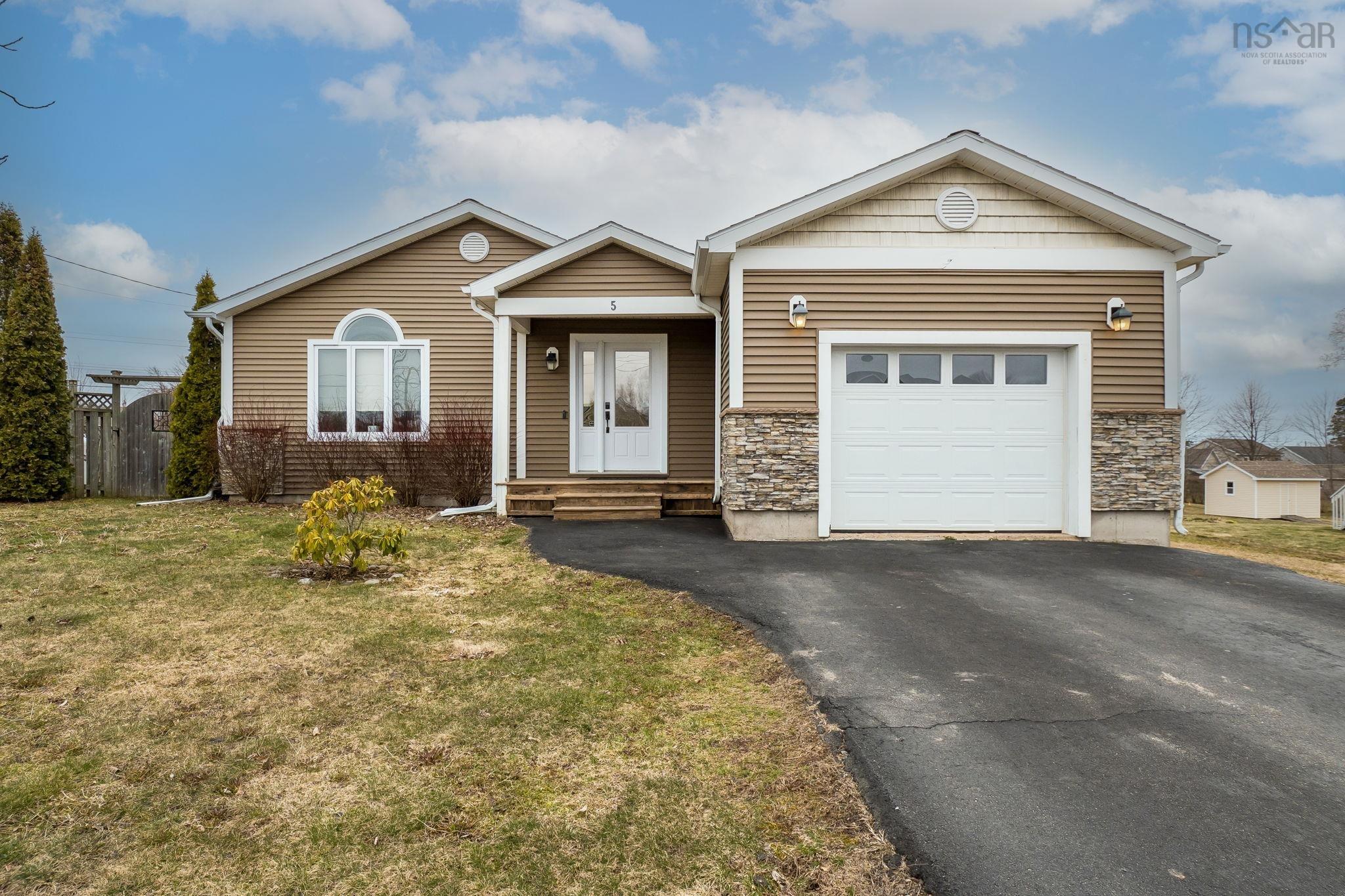 $594,900.00: 5 Tailfeather Court, North Kentville