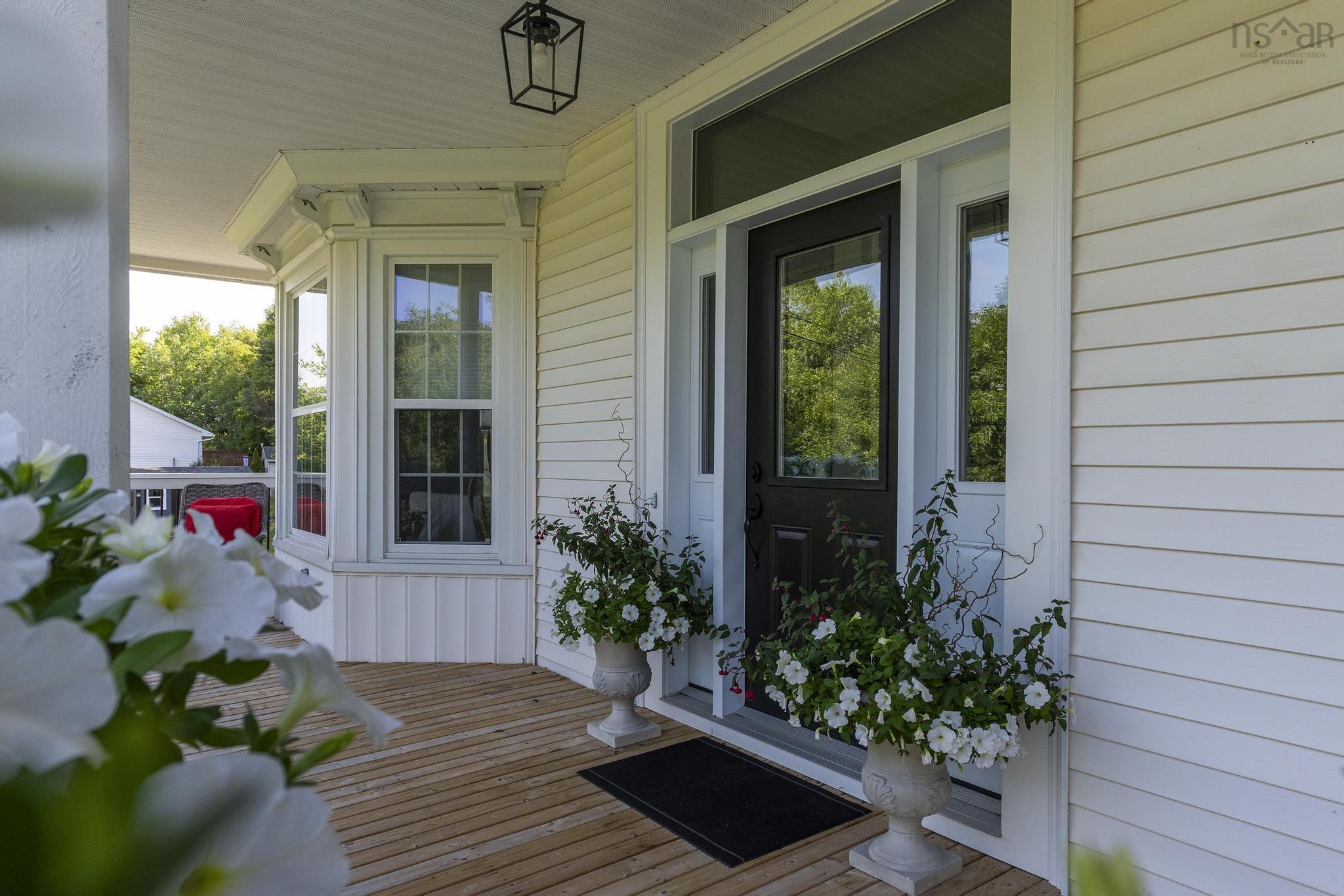 $1,100,000.00: 32 Joaquina Court, Dartmouth