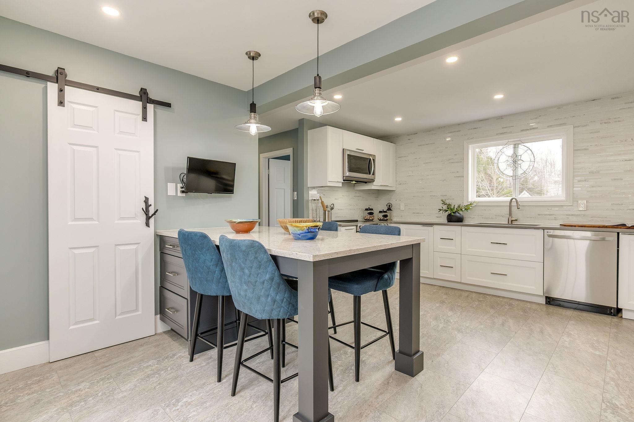 $1,100,000.00: 32 Joaquina Court, Dartmouth