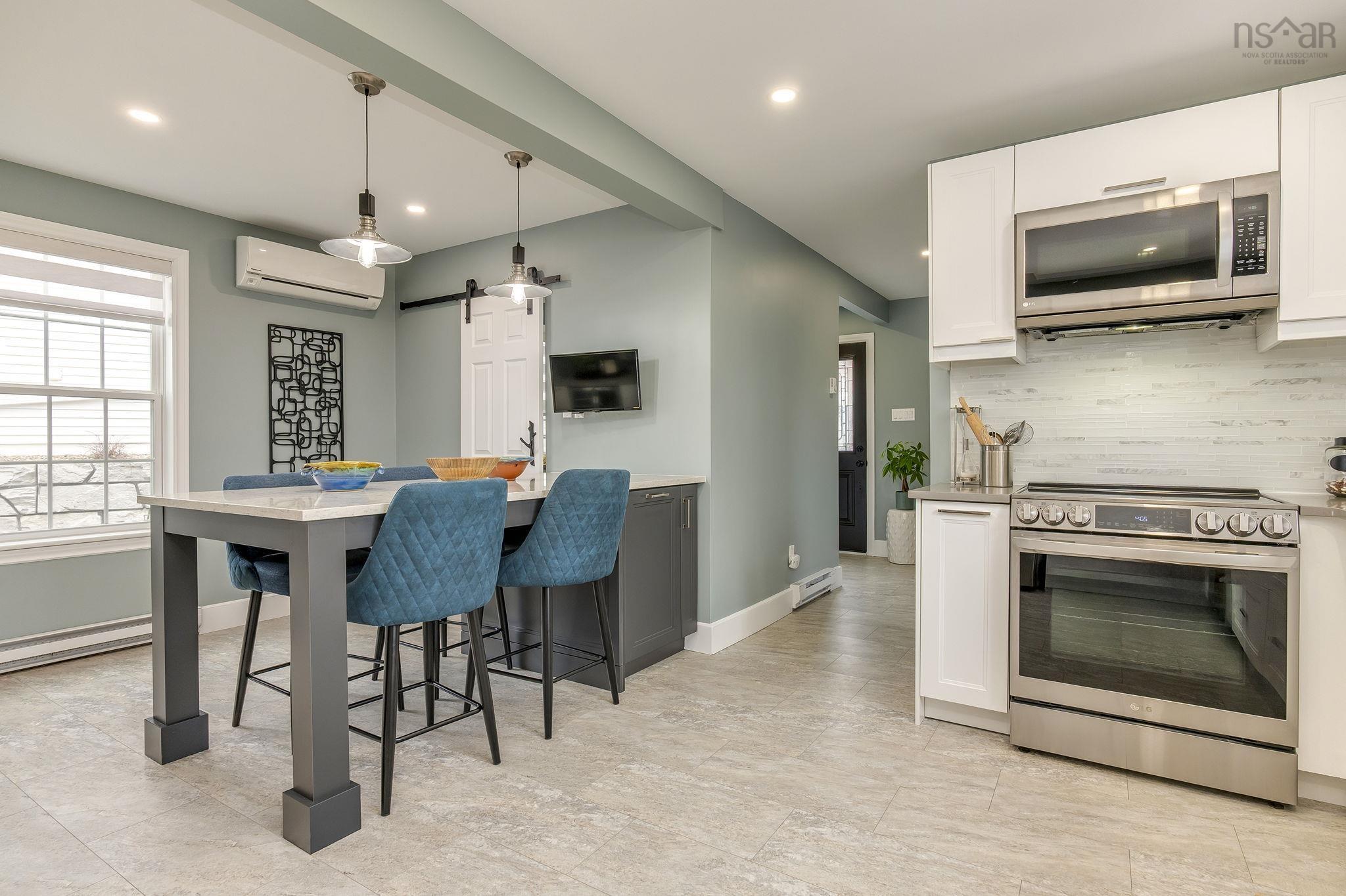 $1,100,000.00: 32 Joaquina Court, Dartmouth