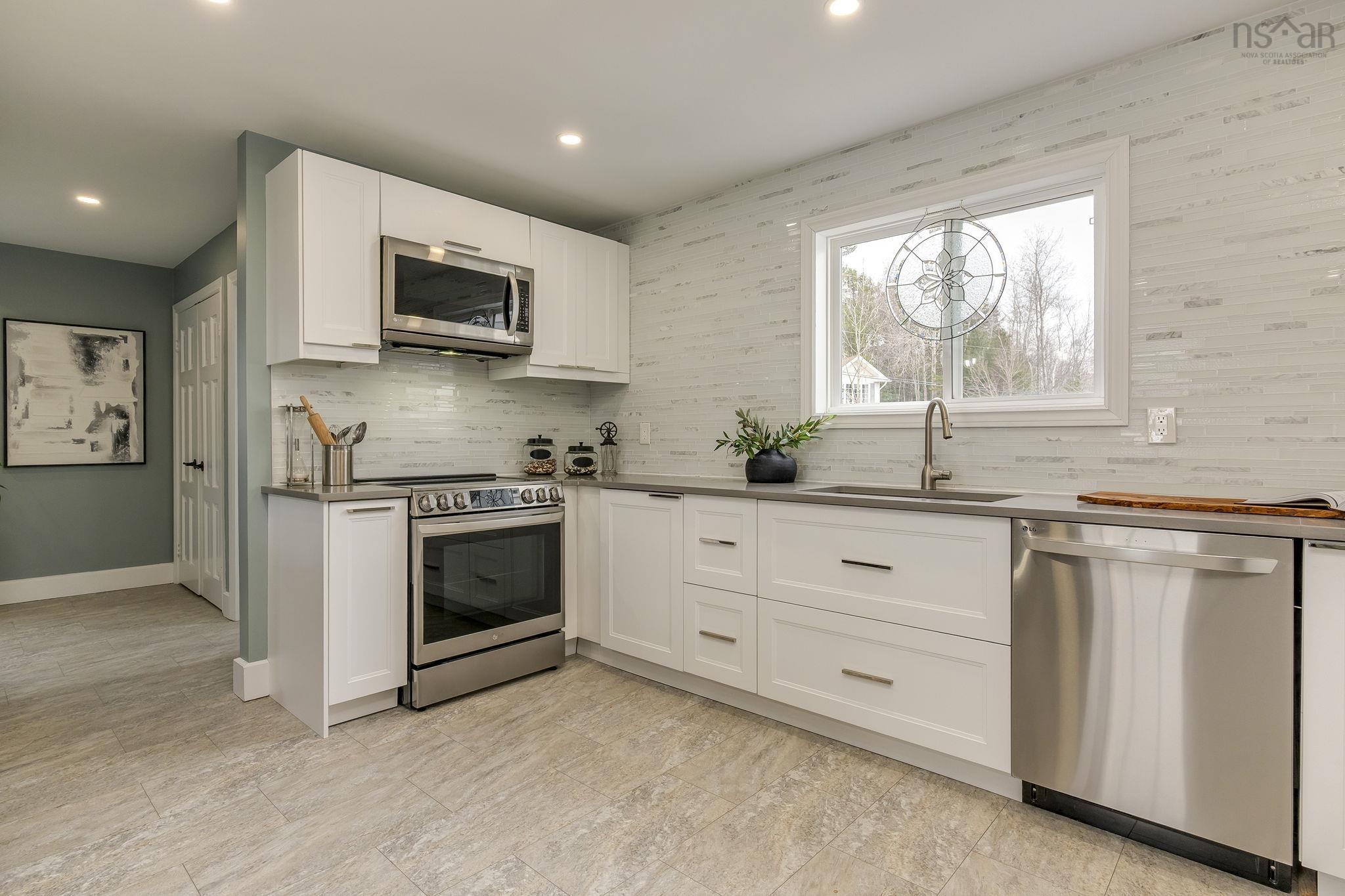 $1,100,000.00: 32 Joaquina Court, Dartmouth