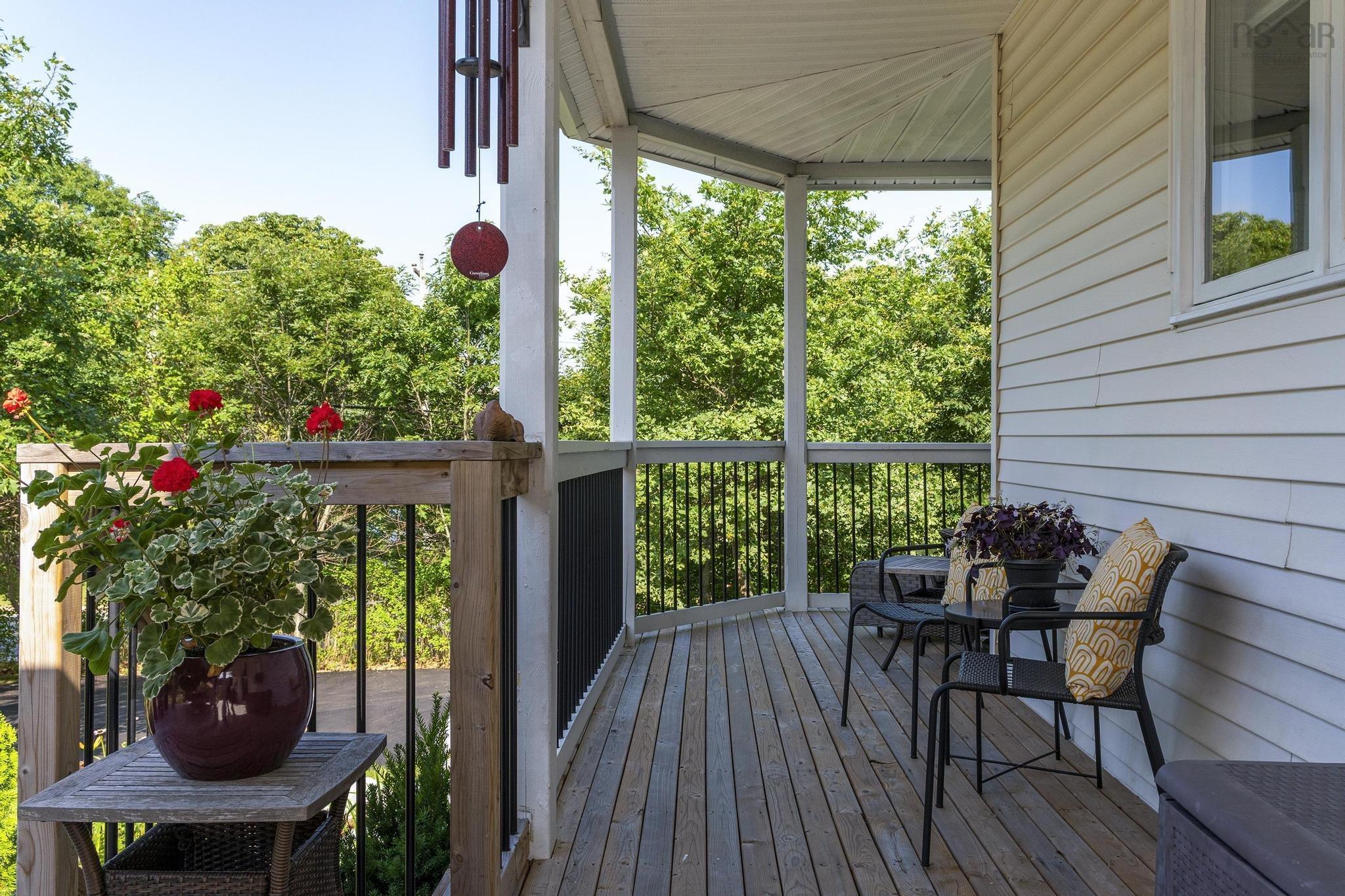 $1,100,000.00: 32 Joaquina Court, Dartmouth